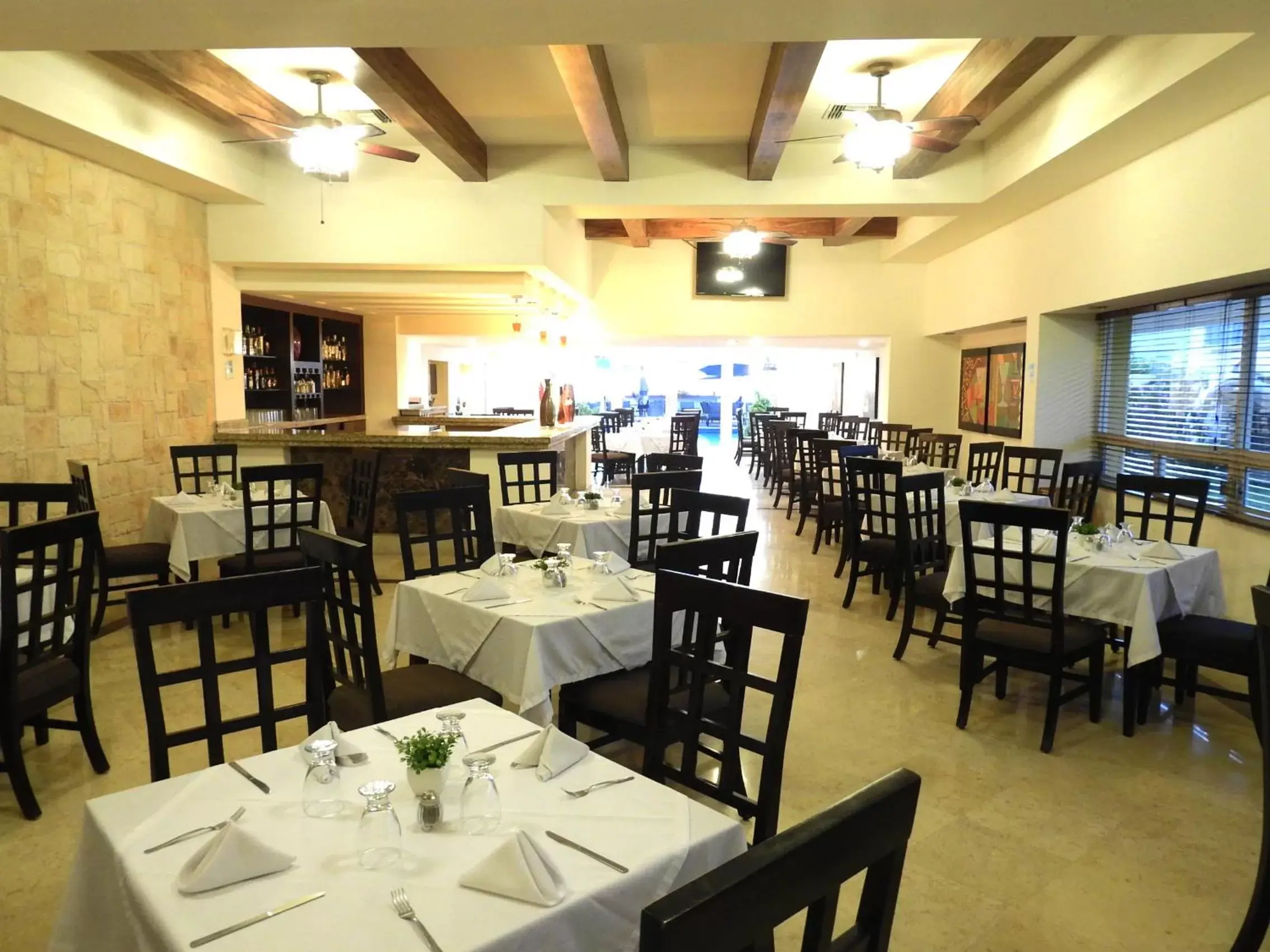 Restaurant/Places to Eat in Best Western Hotel Posada Freeman Zona Dorada