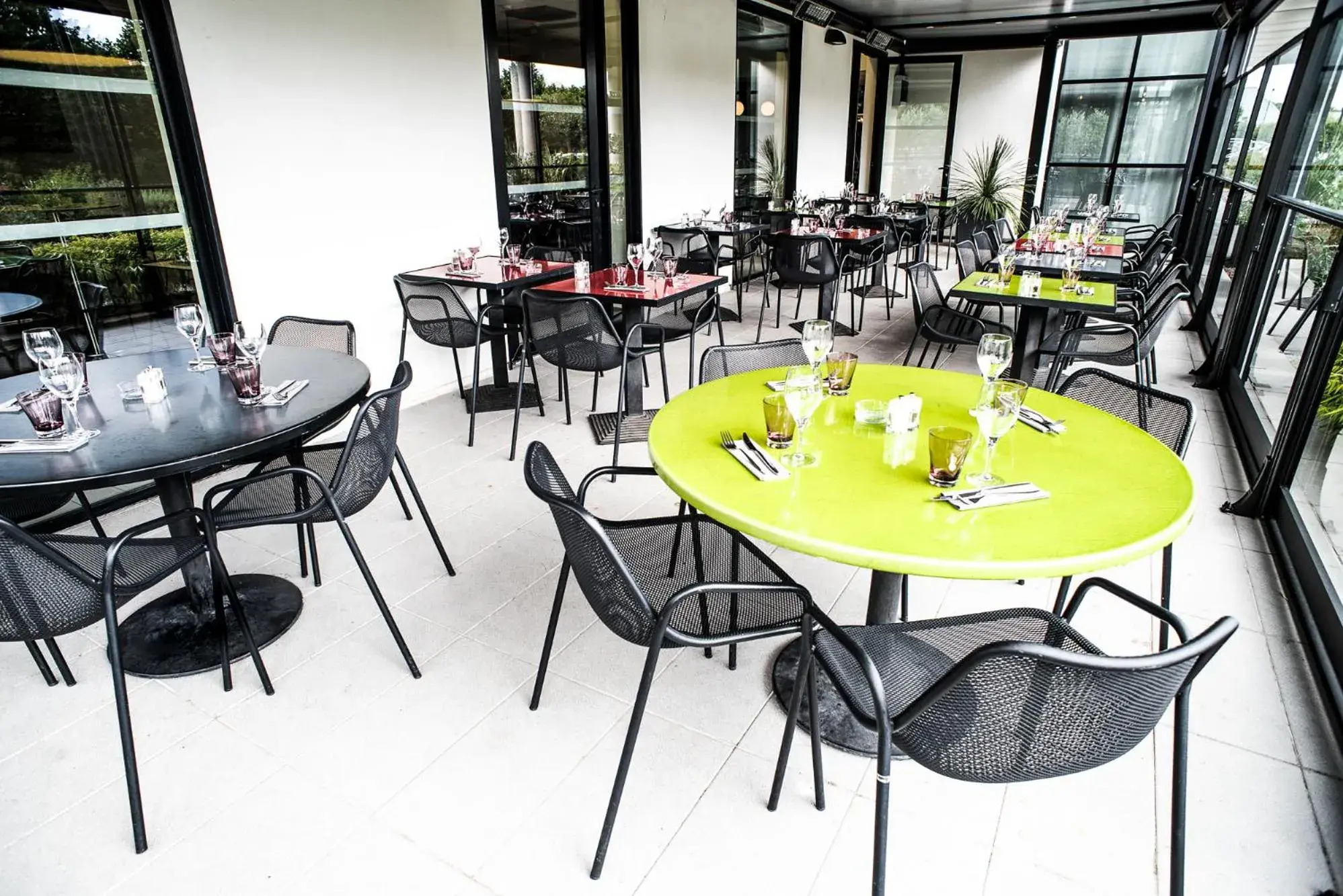 Patio, Restaurant/Places to Eat in ibis Styles Toulouse Cite Espace