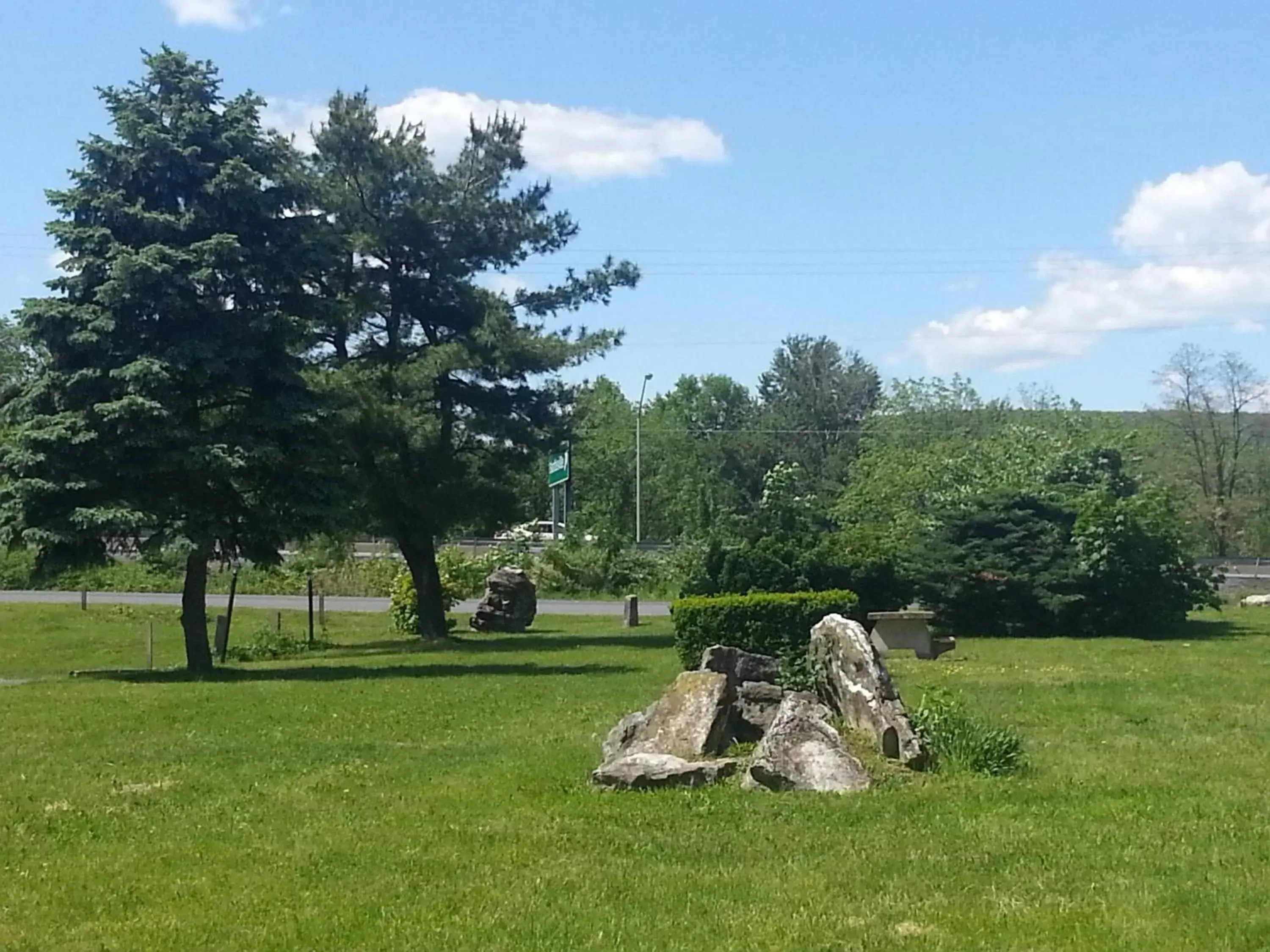 Activities, Garden in Motel 6-Shartlesville, PA