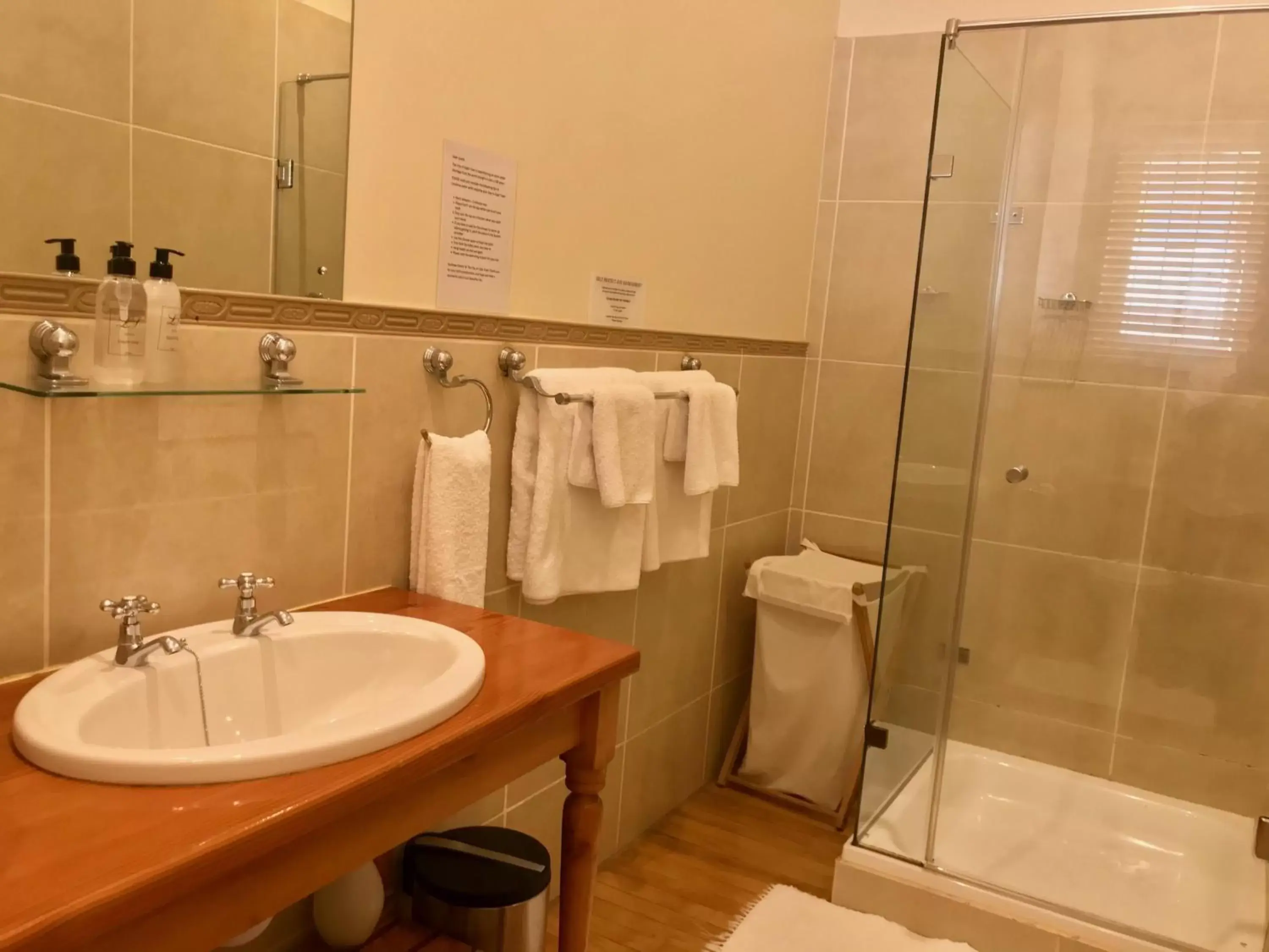 Shower, Bathroom in Sundown Manor Guest House