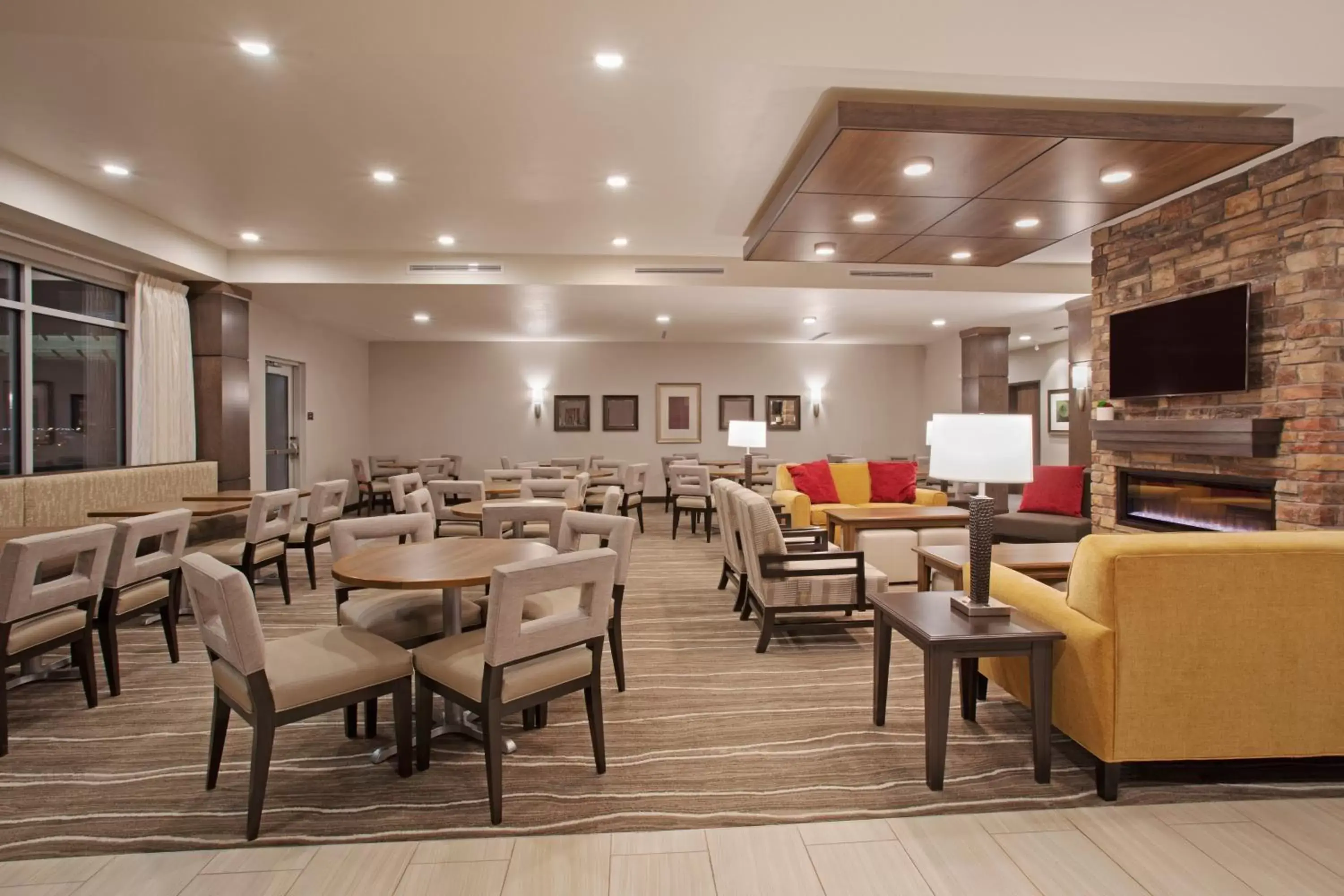 Property building, Restaurant/Places to Eat in Staybridge Suites Rapid City - Rushmore, an IHG Hotel