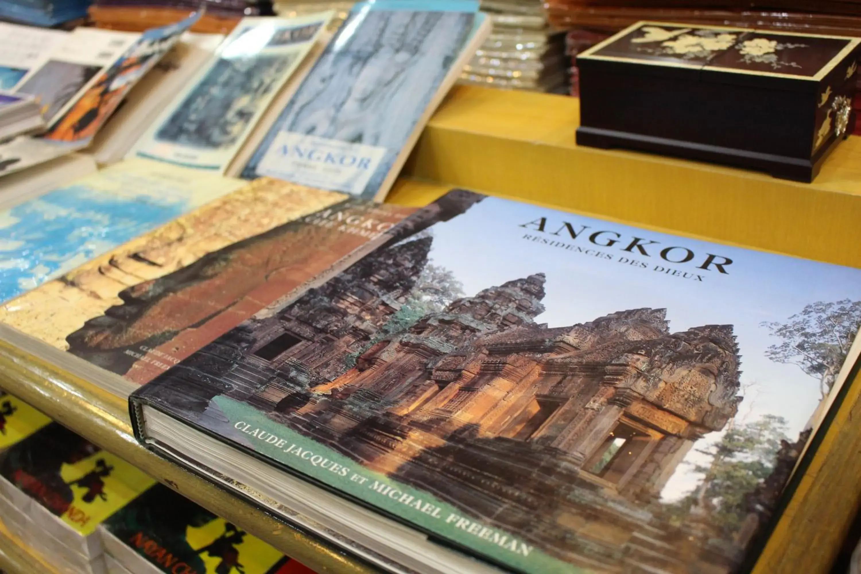 Library in City Angkor Hotel