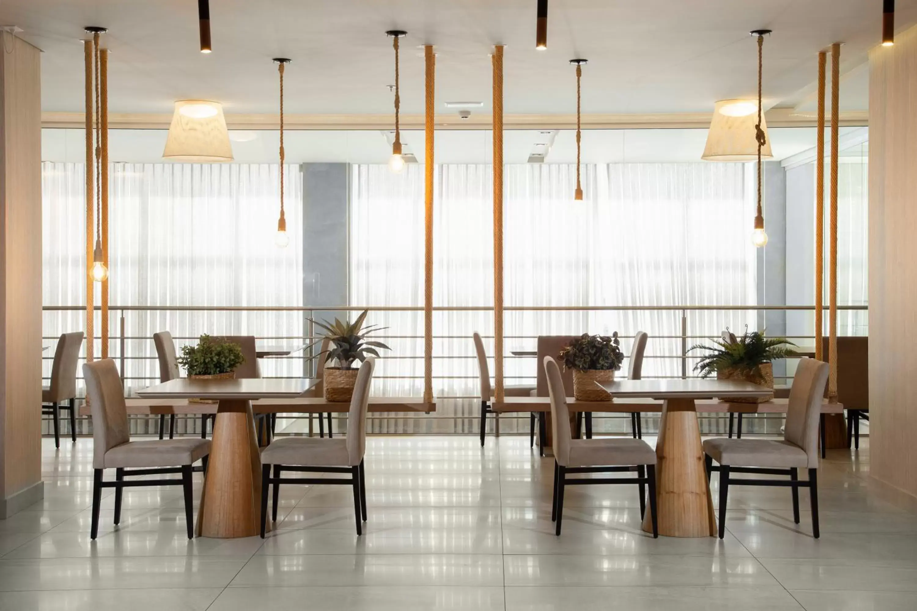 Restaurant/places to eat in Hilton Garden Inn Praia Brava Restaurant/places to eat in Hilton Garden Inn Praia Brava
