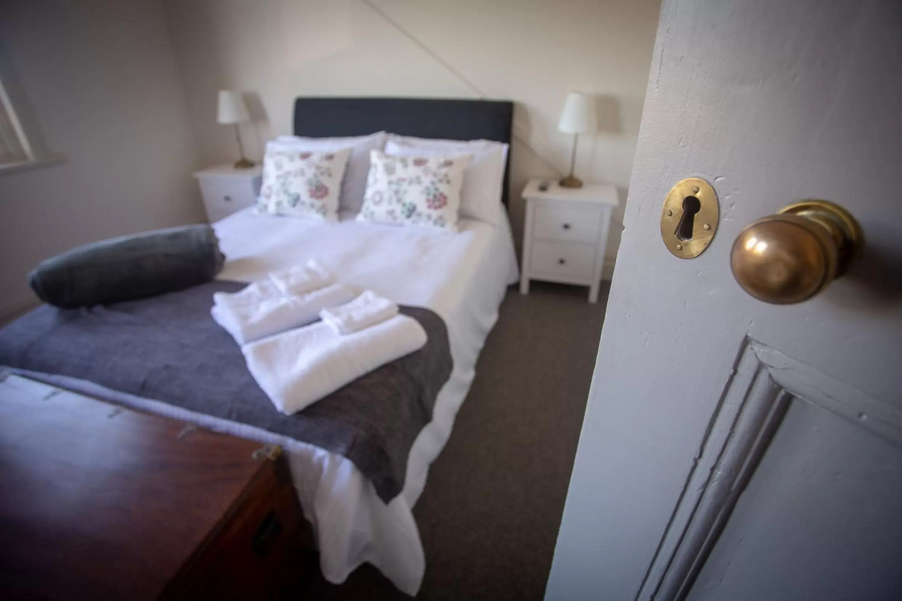 Bedroom, Bed in Helensburgh Hotel