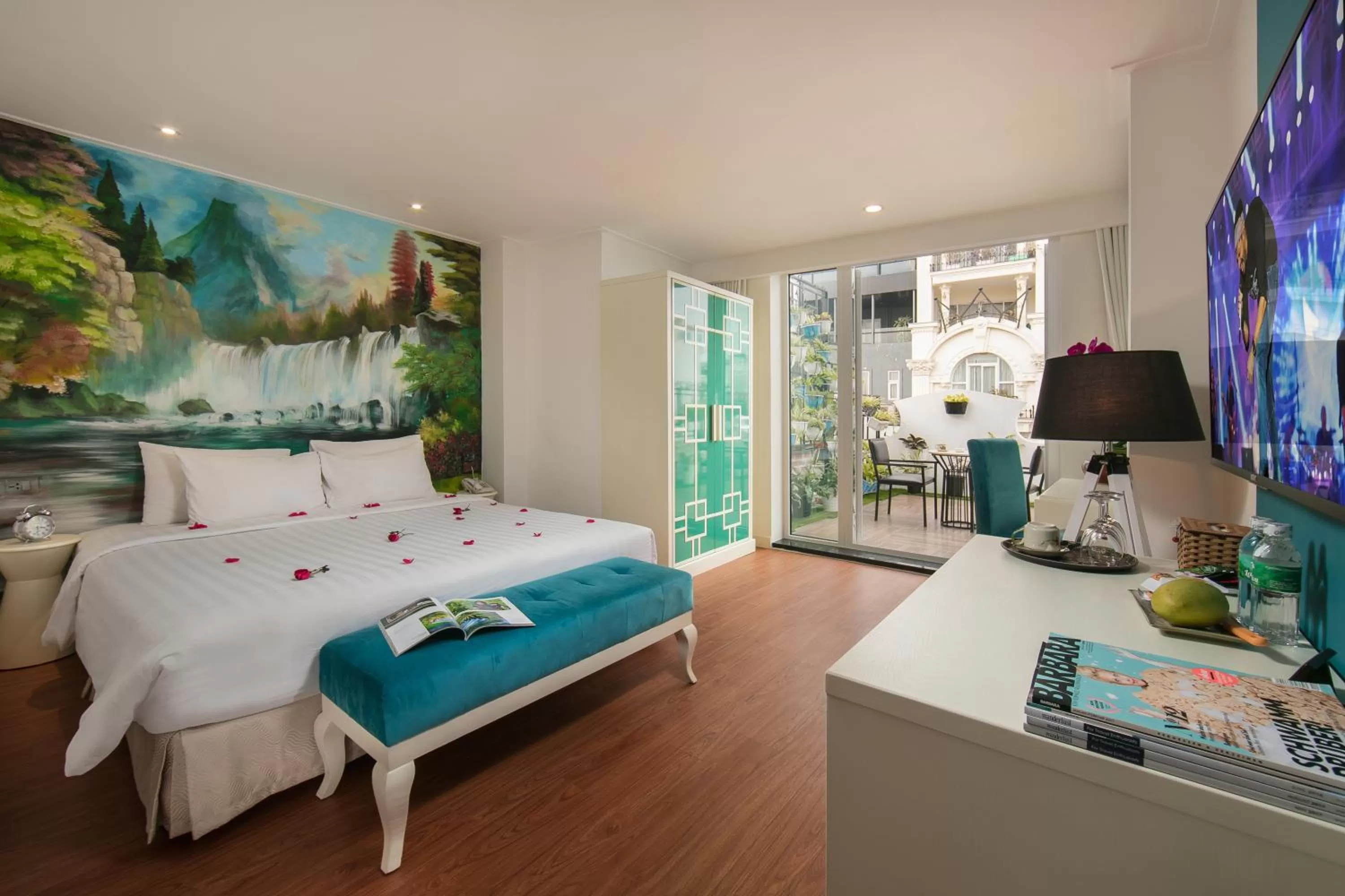 Photo of the whole room, Bed in Hanoi La Selva Hotel