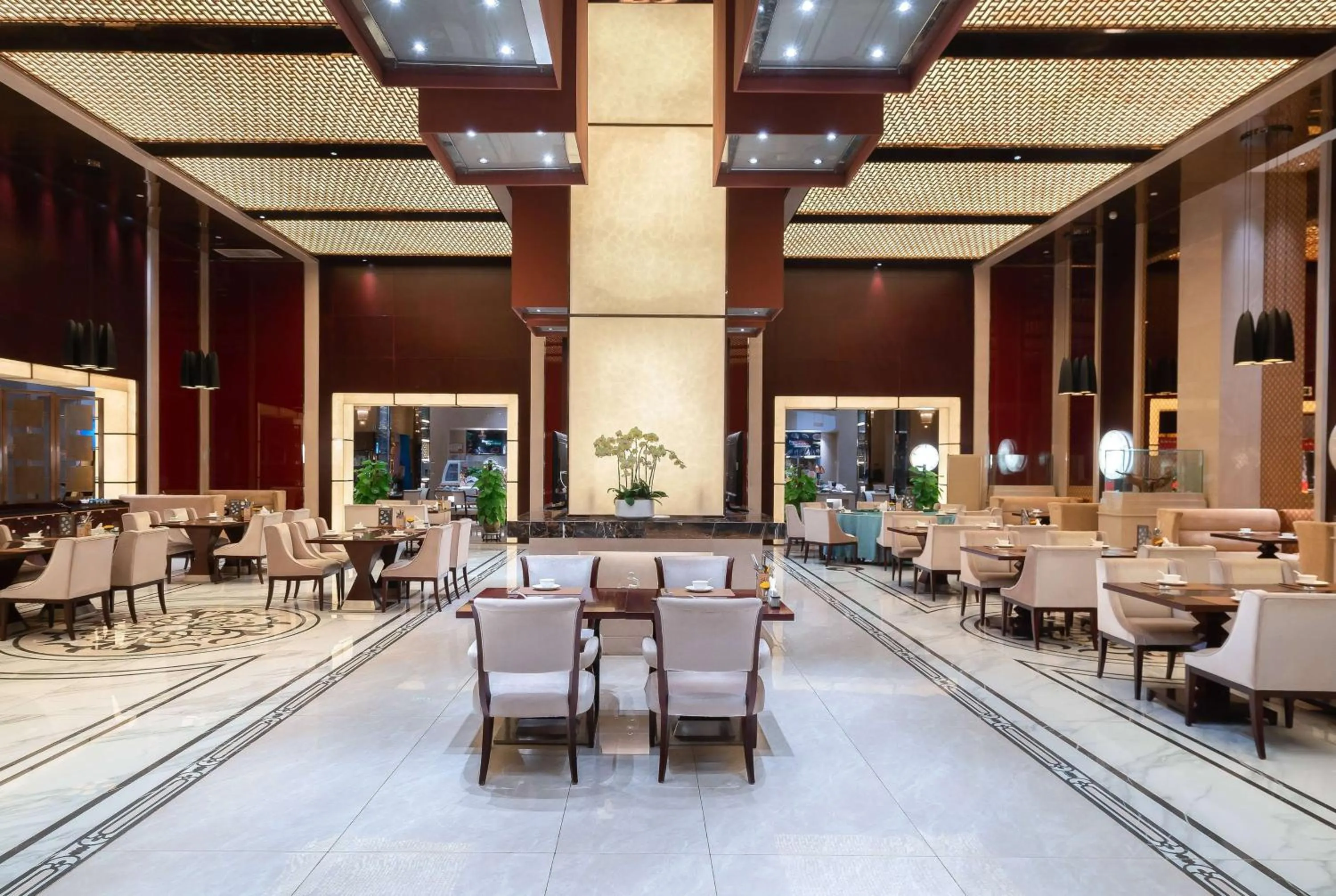 Restaurant/places to eat in Howard Johnson Tropical Garden Plaza Kunming