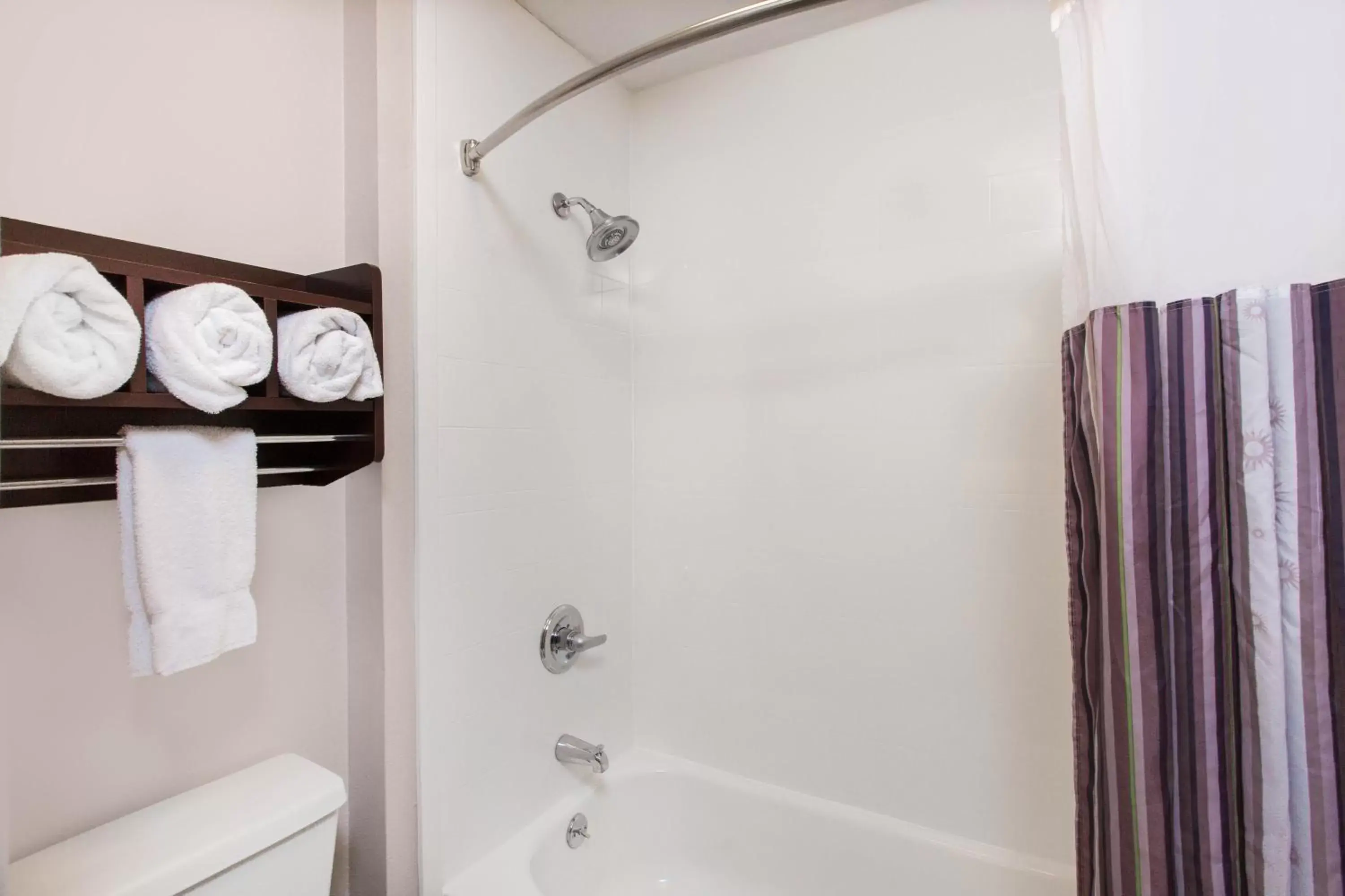 Shower, Bathroom in La Quinta by Wyndham Goodlettsville - Nashville