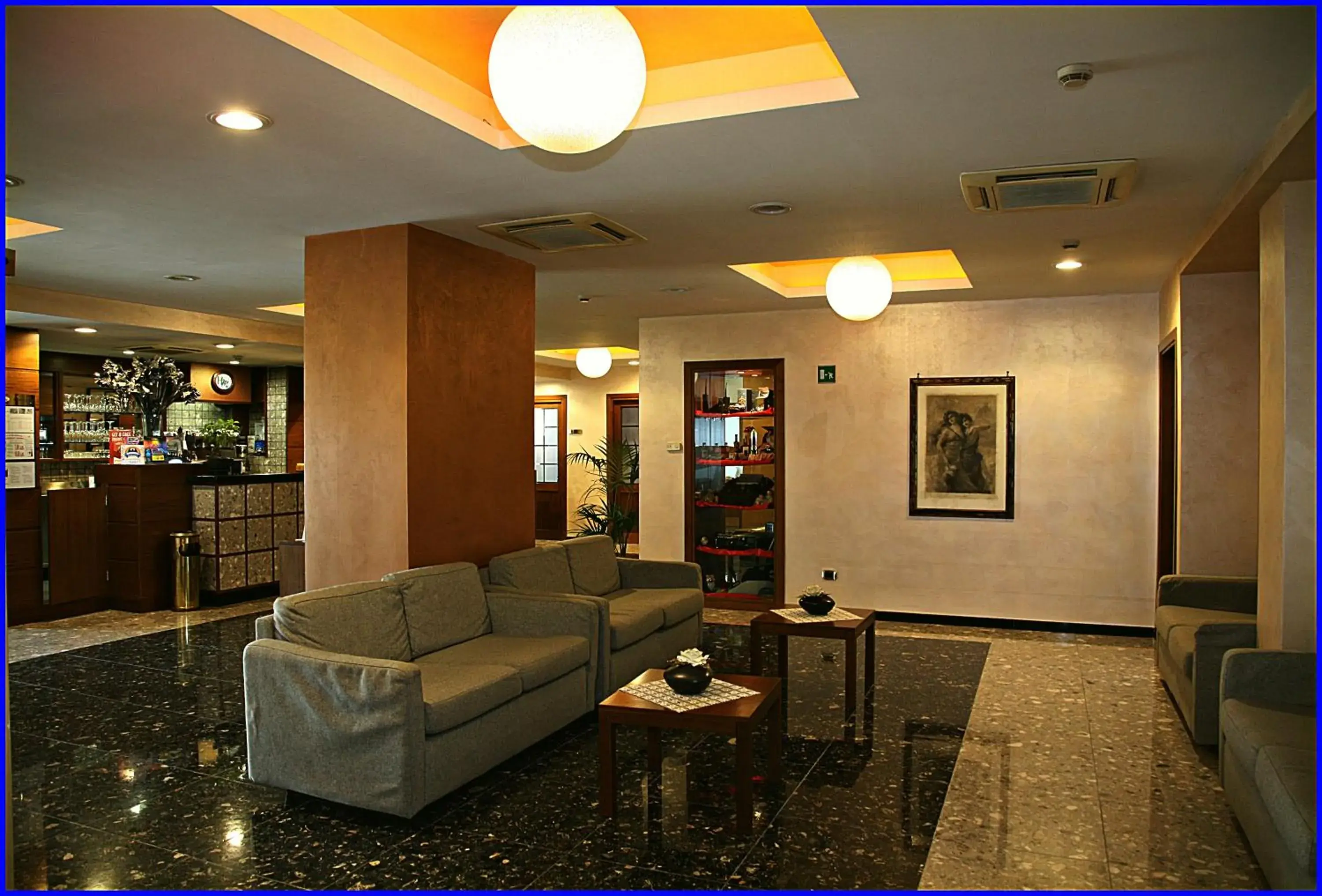 Communal lounge/ TV room, Lounge/Bar in Hotel Meeting