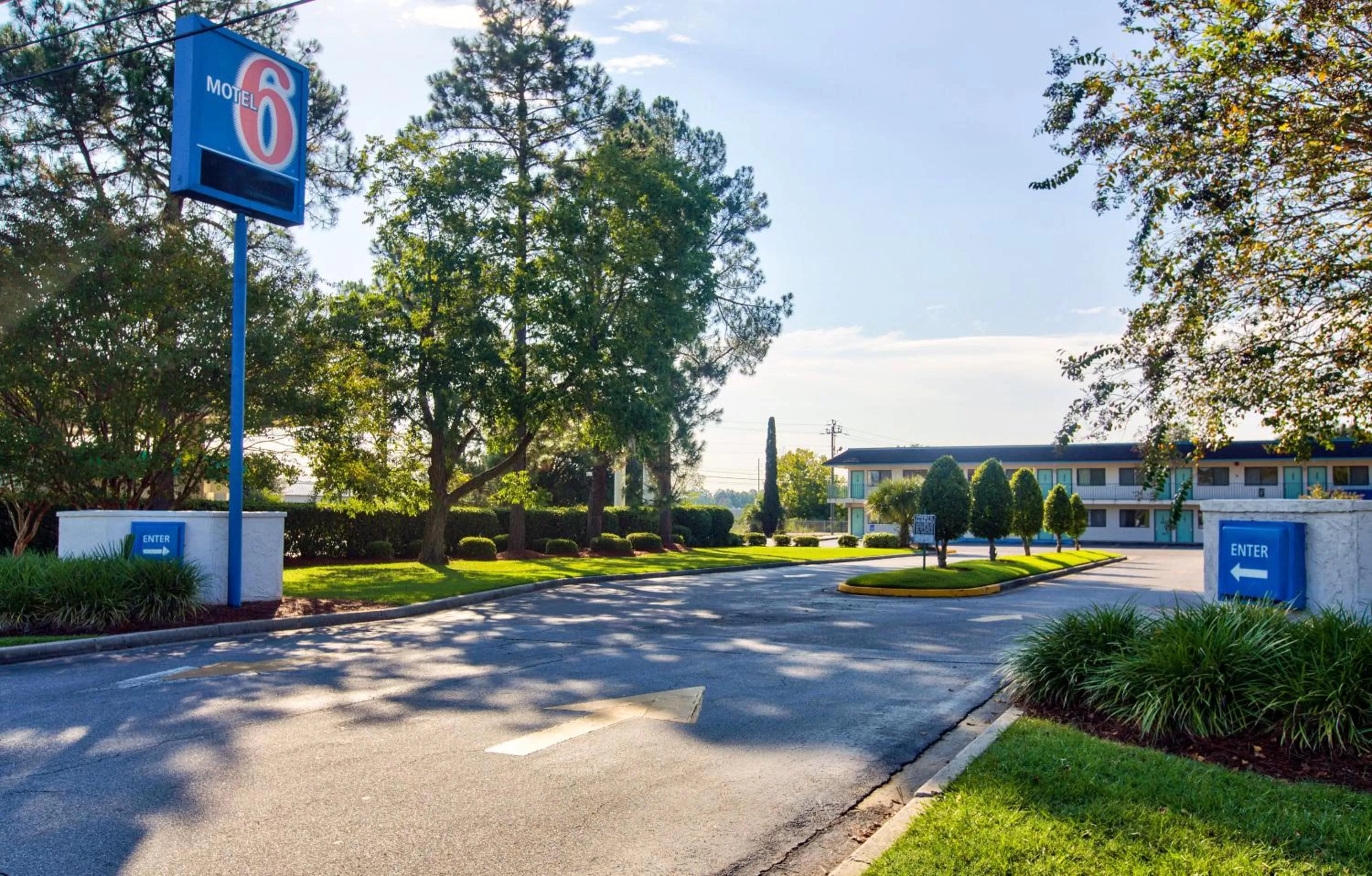 Facade/entrance in Motel 6-Valdosta, GA - University