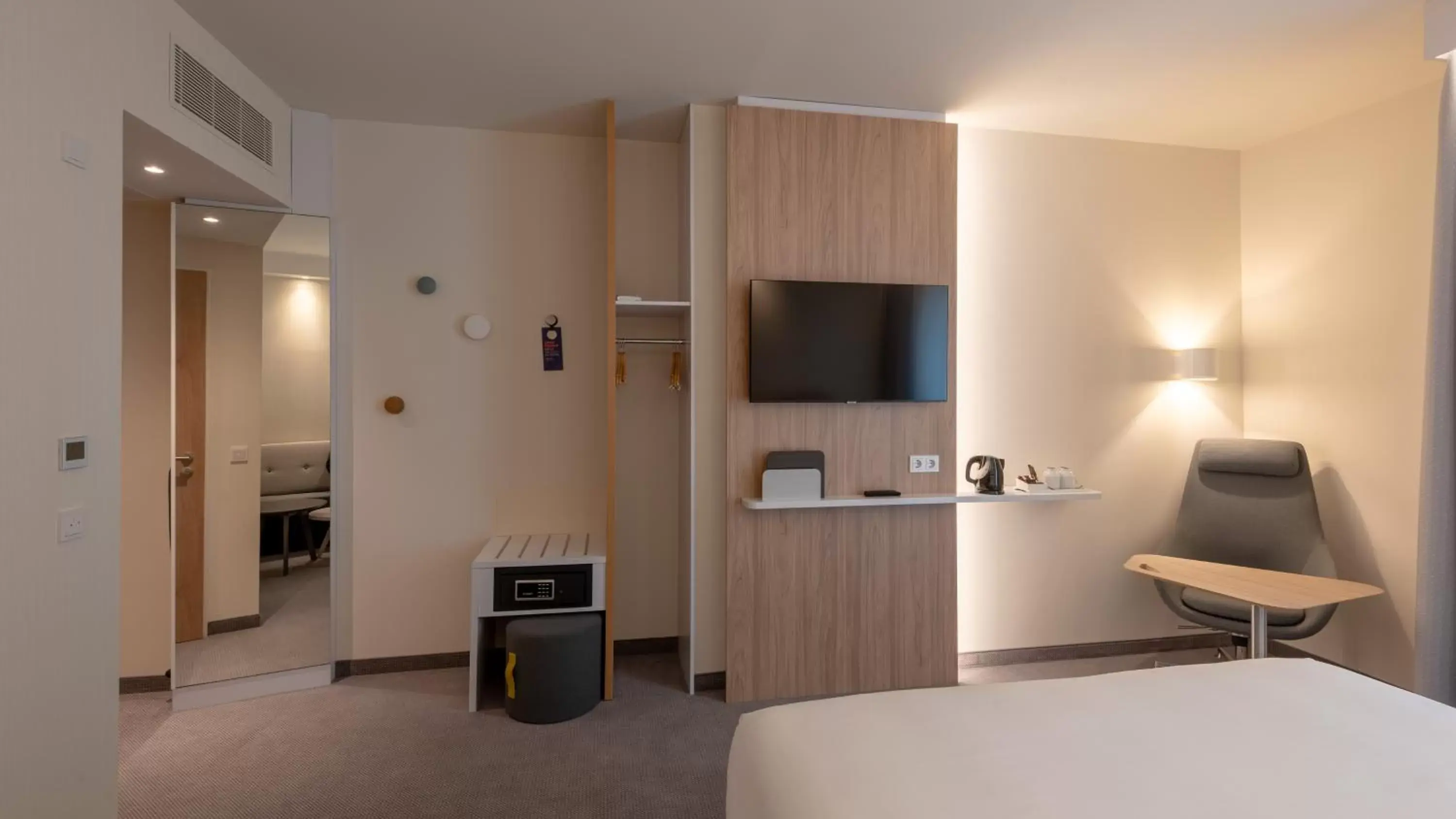 TV and multimedia, TV/Entertainment Center in Holiday Inn Express - MUNICH NORTH, an IHG Hotel