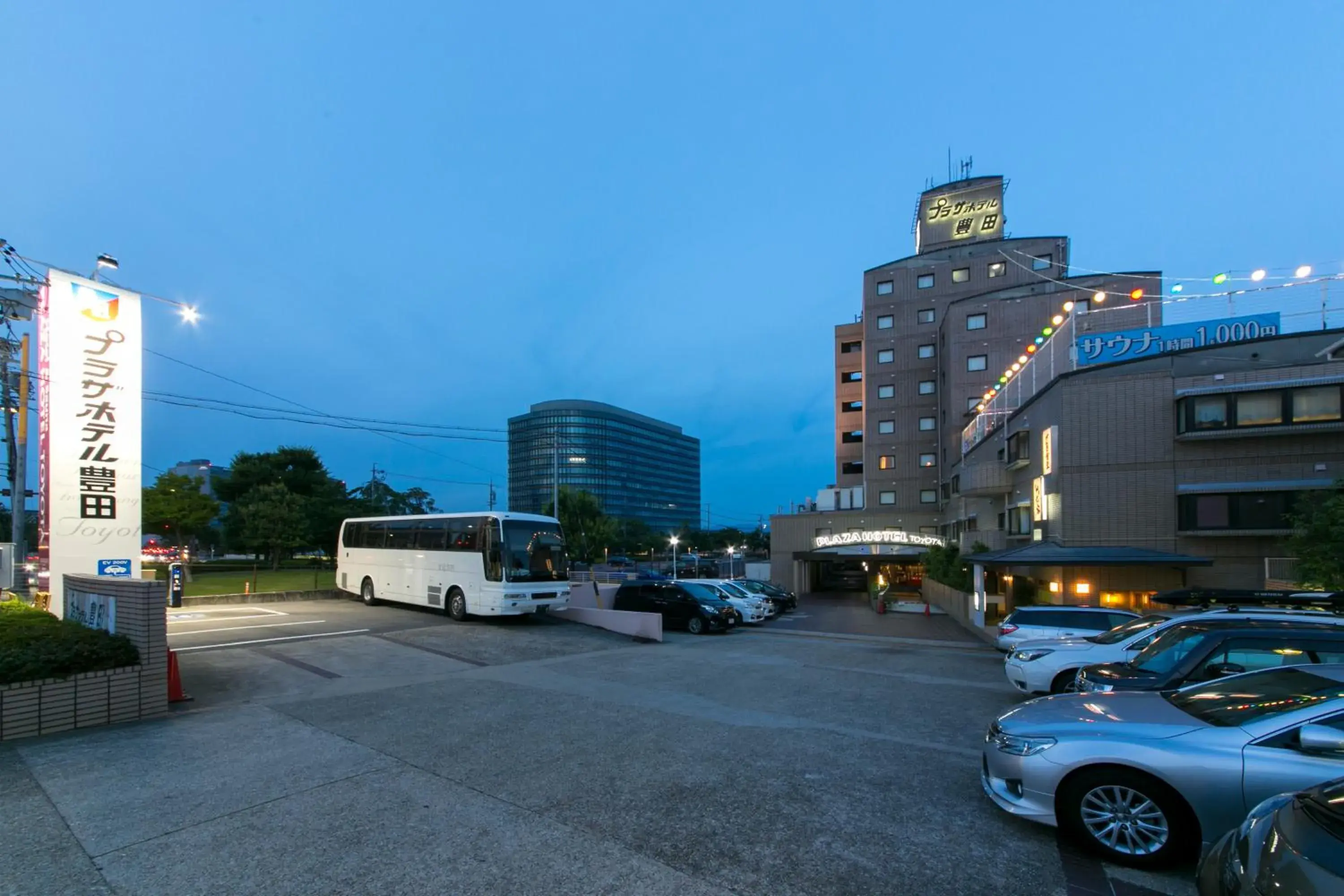 Facade/entrance in Plaza Hotel Toyota