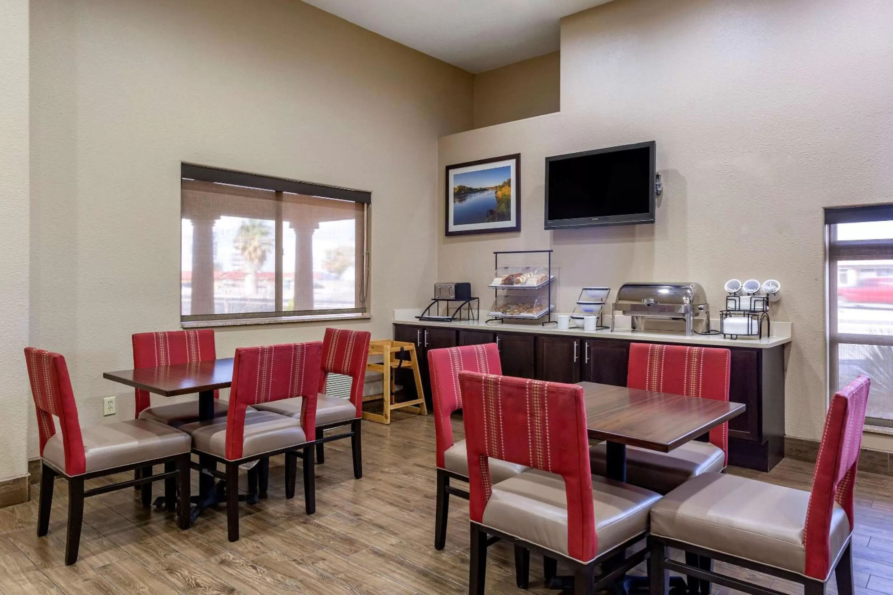 Restaurant/places to eat in Comfort Inn & Suites
