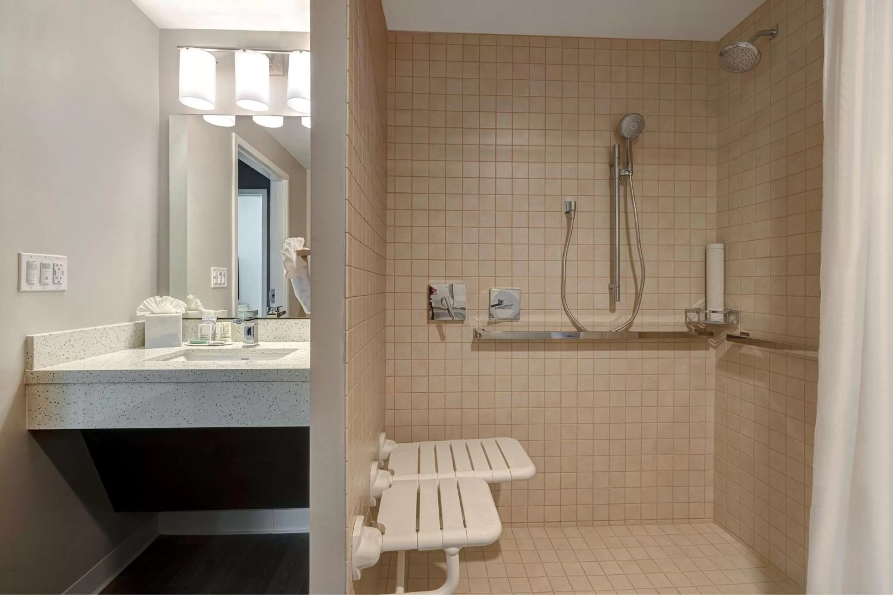 Bathroom in TownePlace Suites by Marriott San Luis Obispo