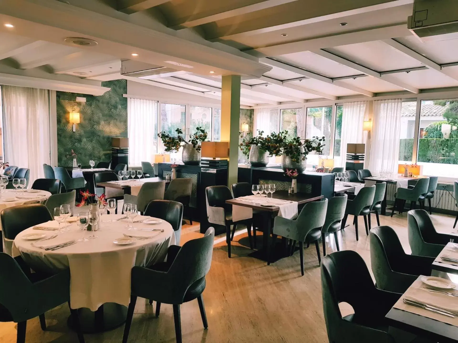 Restaurant/Places to Eat in Van der Valk Hotel Barcarola