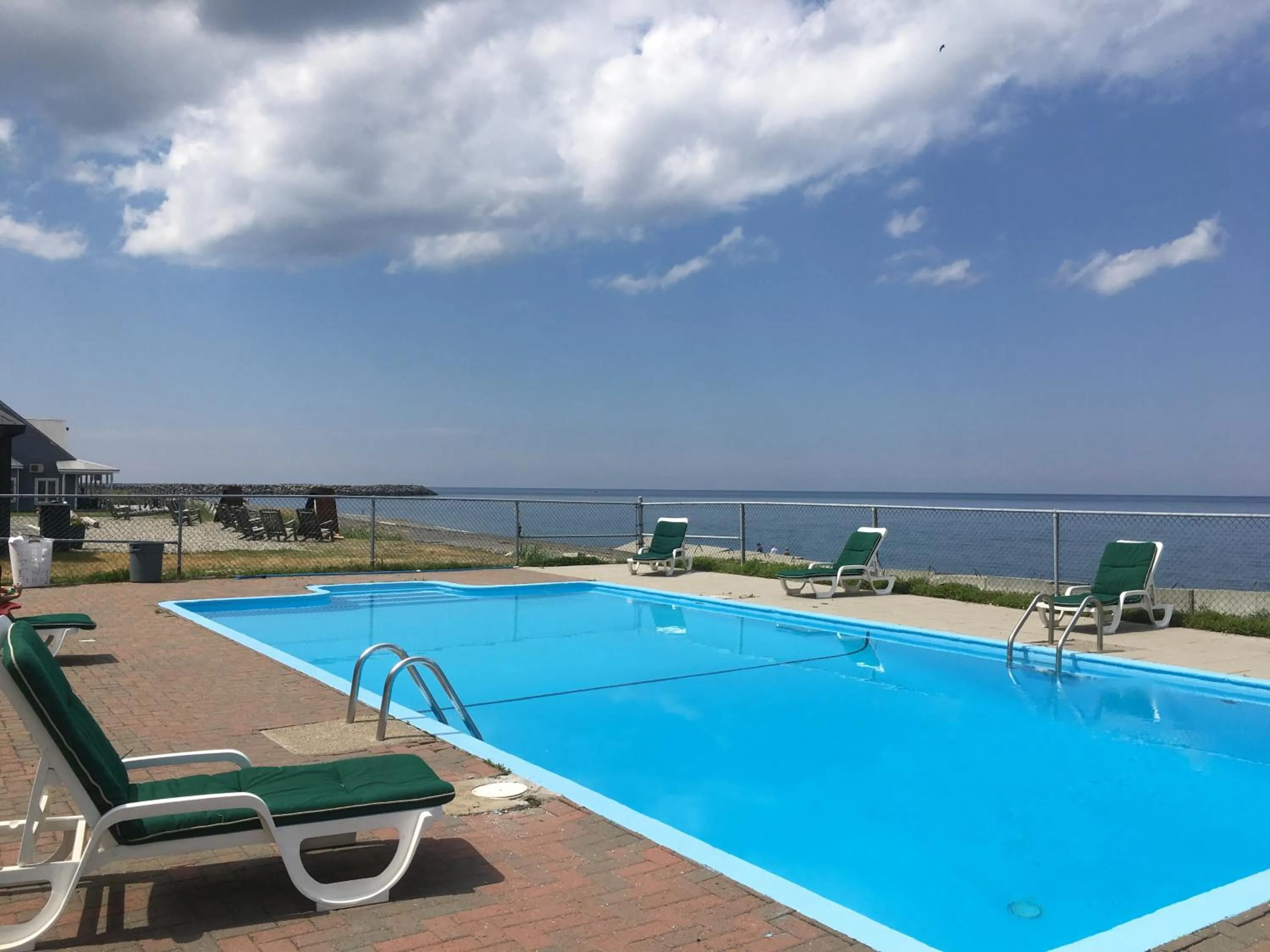 Swimming Pool in Pavillon sur Mer par Riôtel