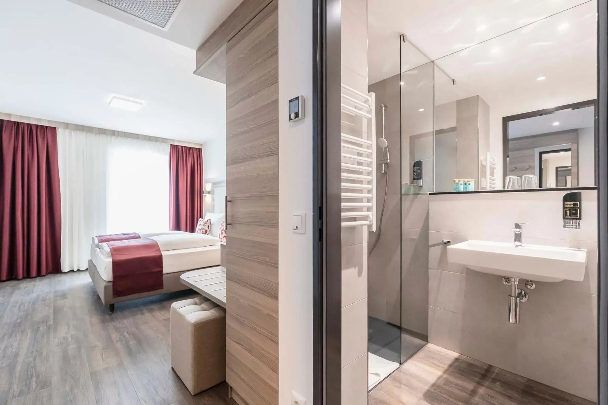 Photo of the whole room, Bathroom in Abasto Hotel München Feldmoching