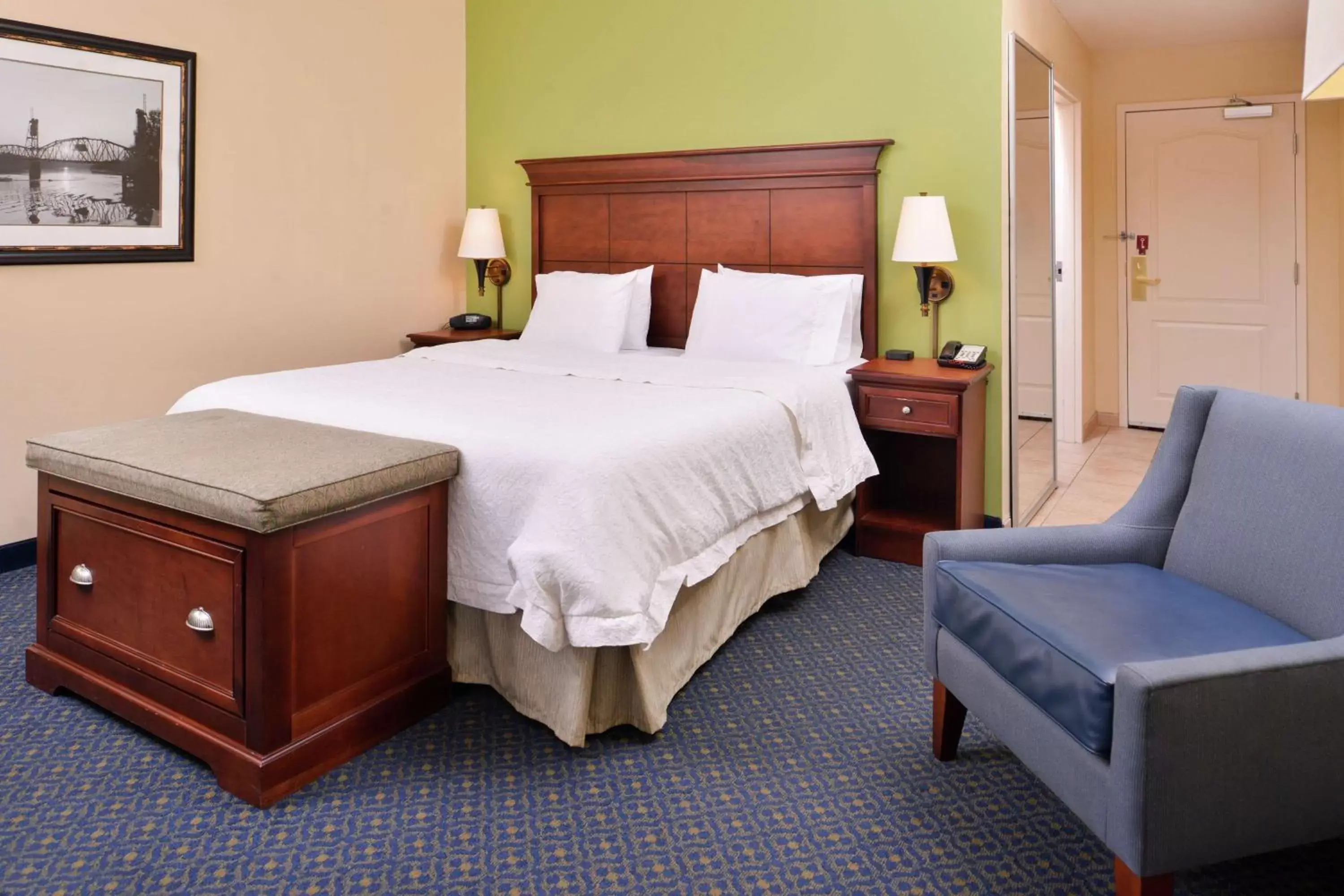 Photo of the whole room, Bed in Hampton Inn Jackson-College Avenue