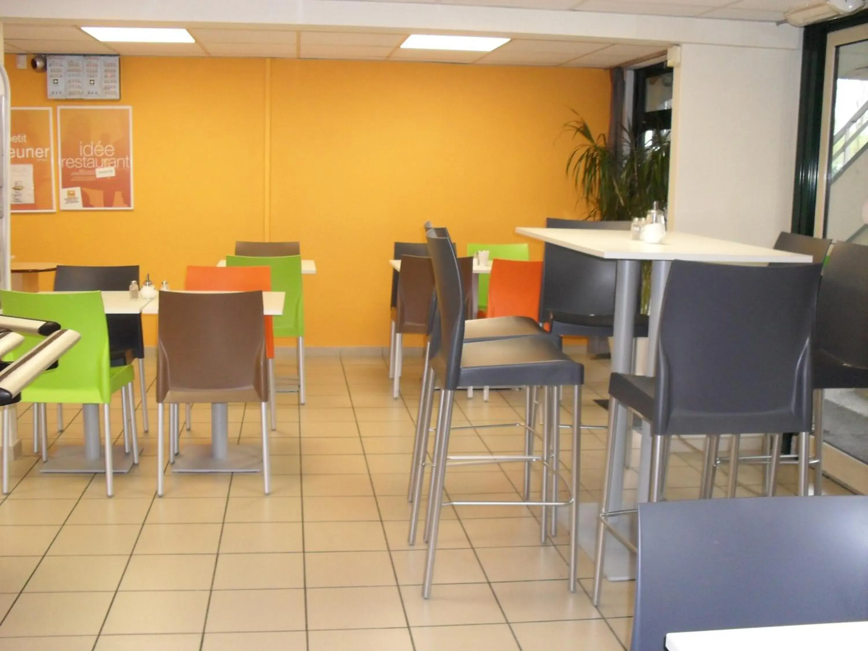 Restaurant/Places to Eat in Premiere Classe Liege / Luik