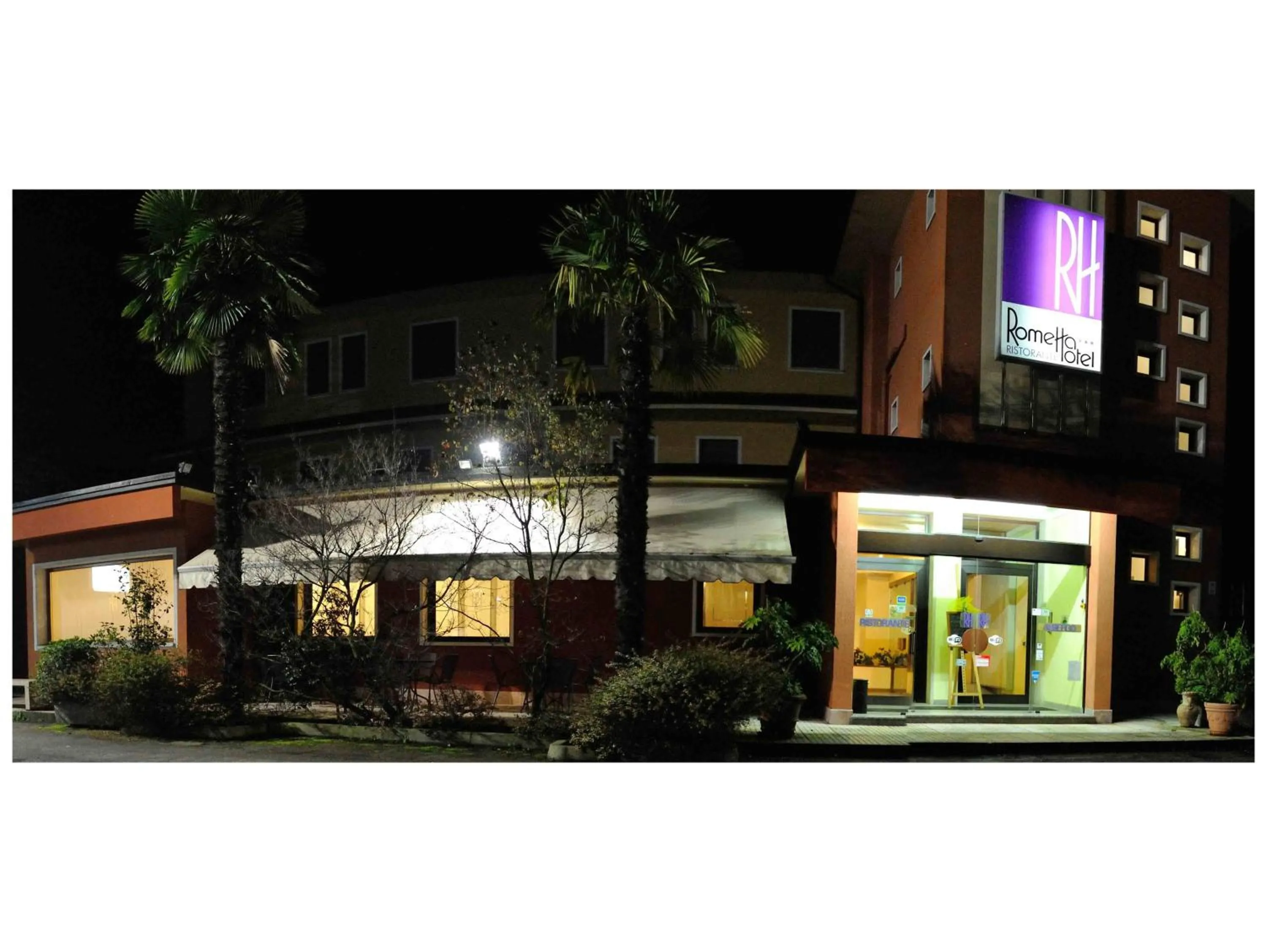 Facade/entrance in Rometta Hotel