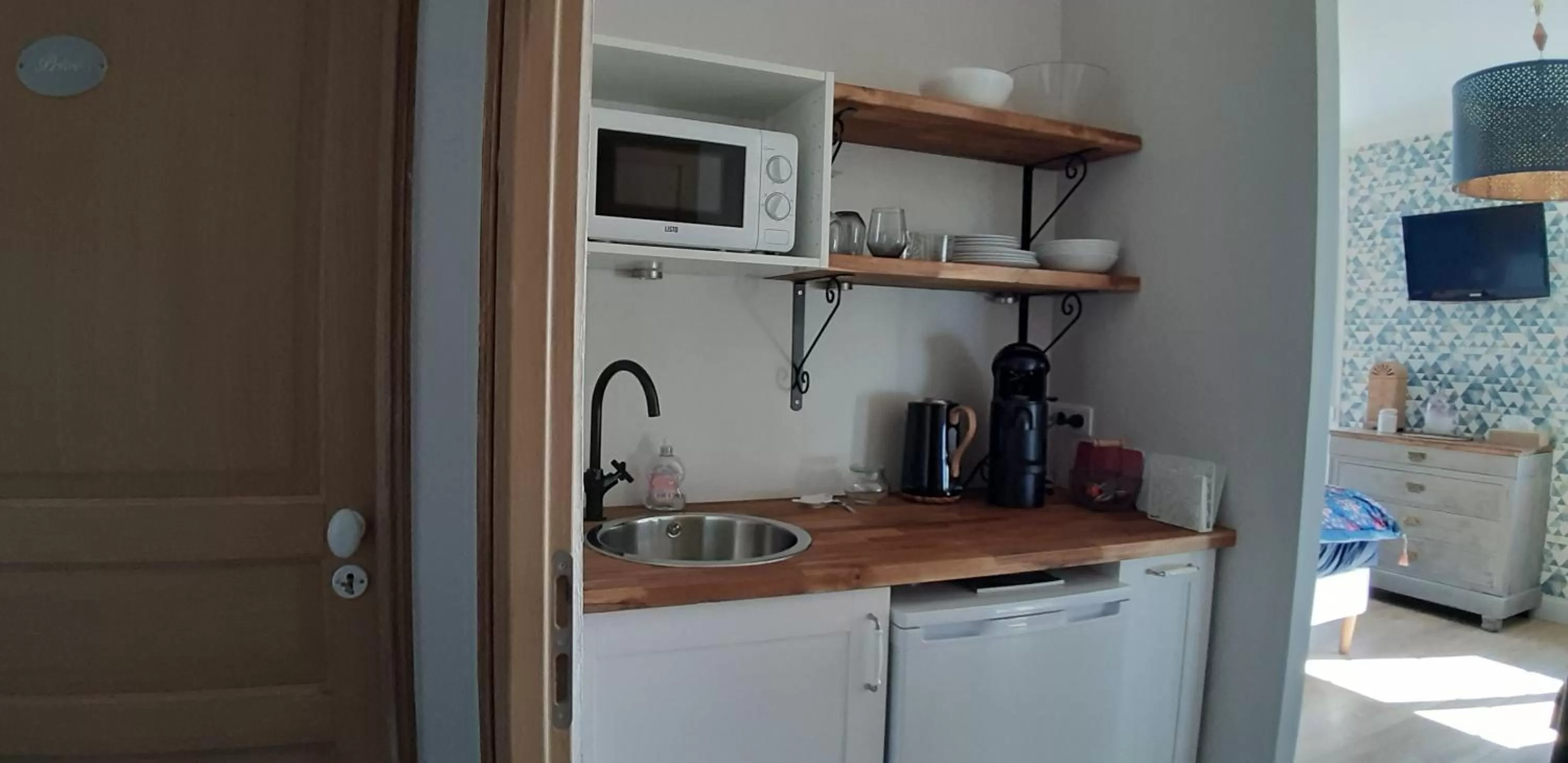 Kitchen or kitchenette in A L'OMBRE DE LA TREILLE -Proche Saint-Emilion