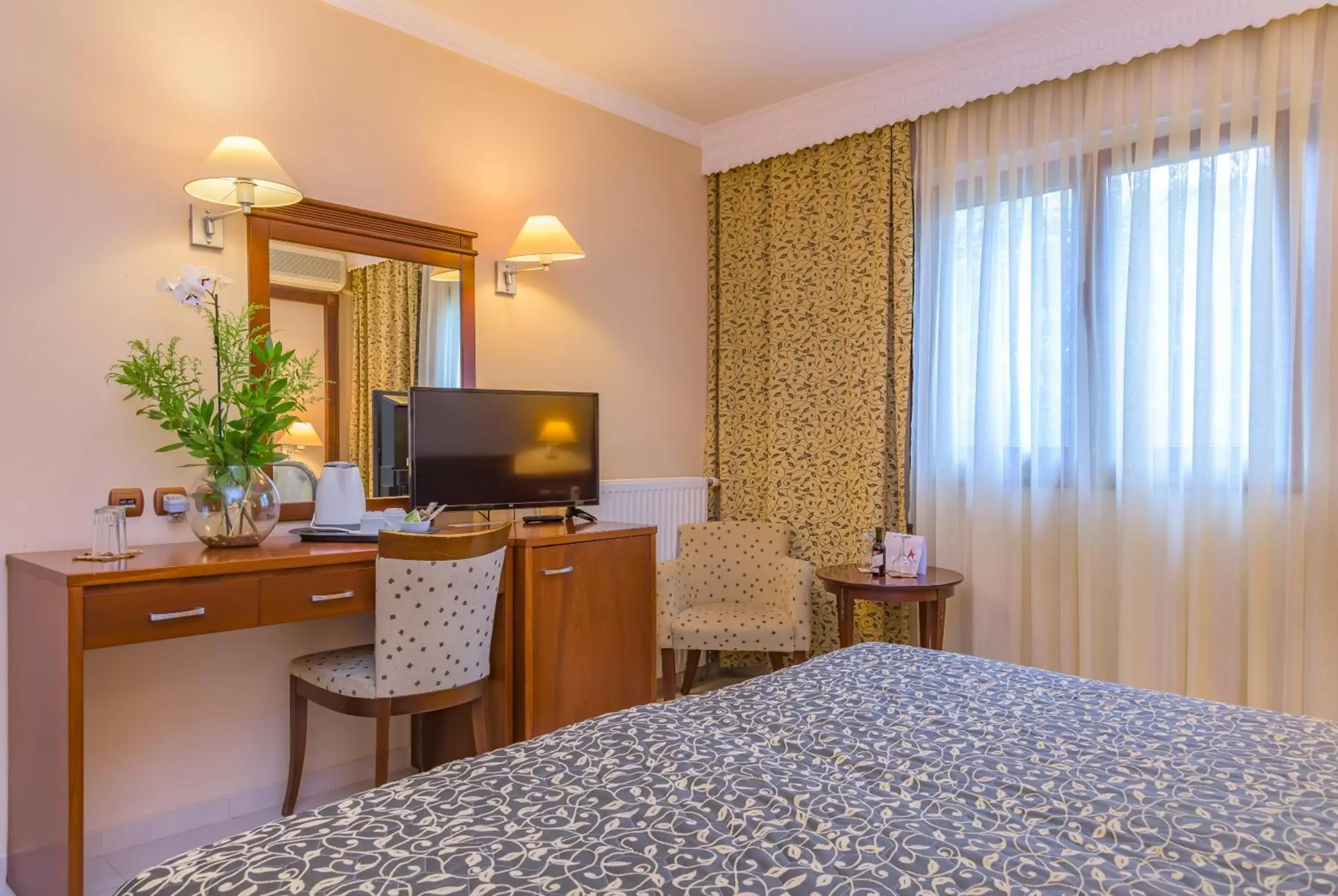 Bedroom, Bed in Avalon Airport Hotel Thessaloniki