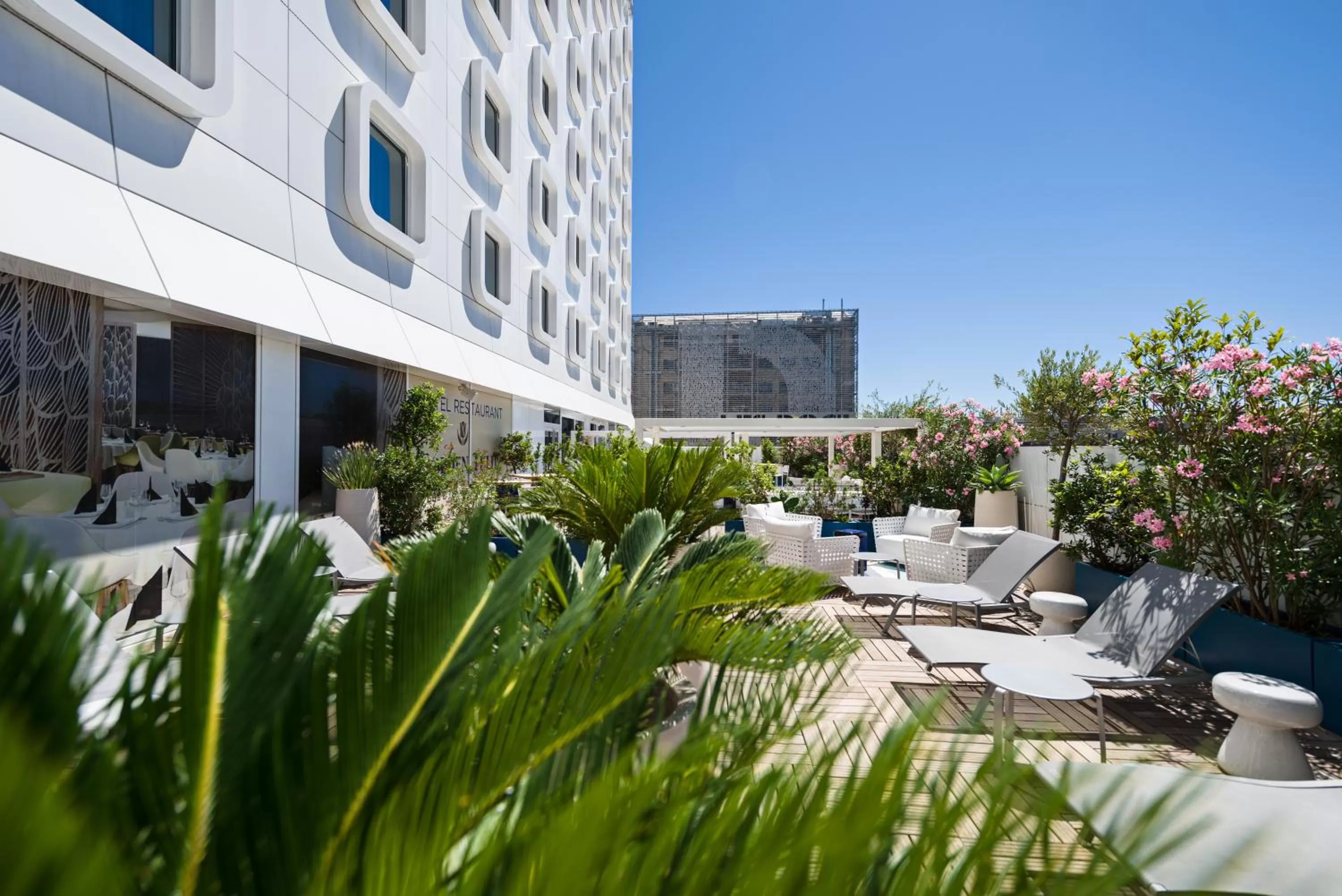 Balcony/Terrace in Golden Tulip Marseille Euromed