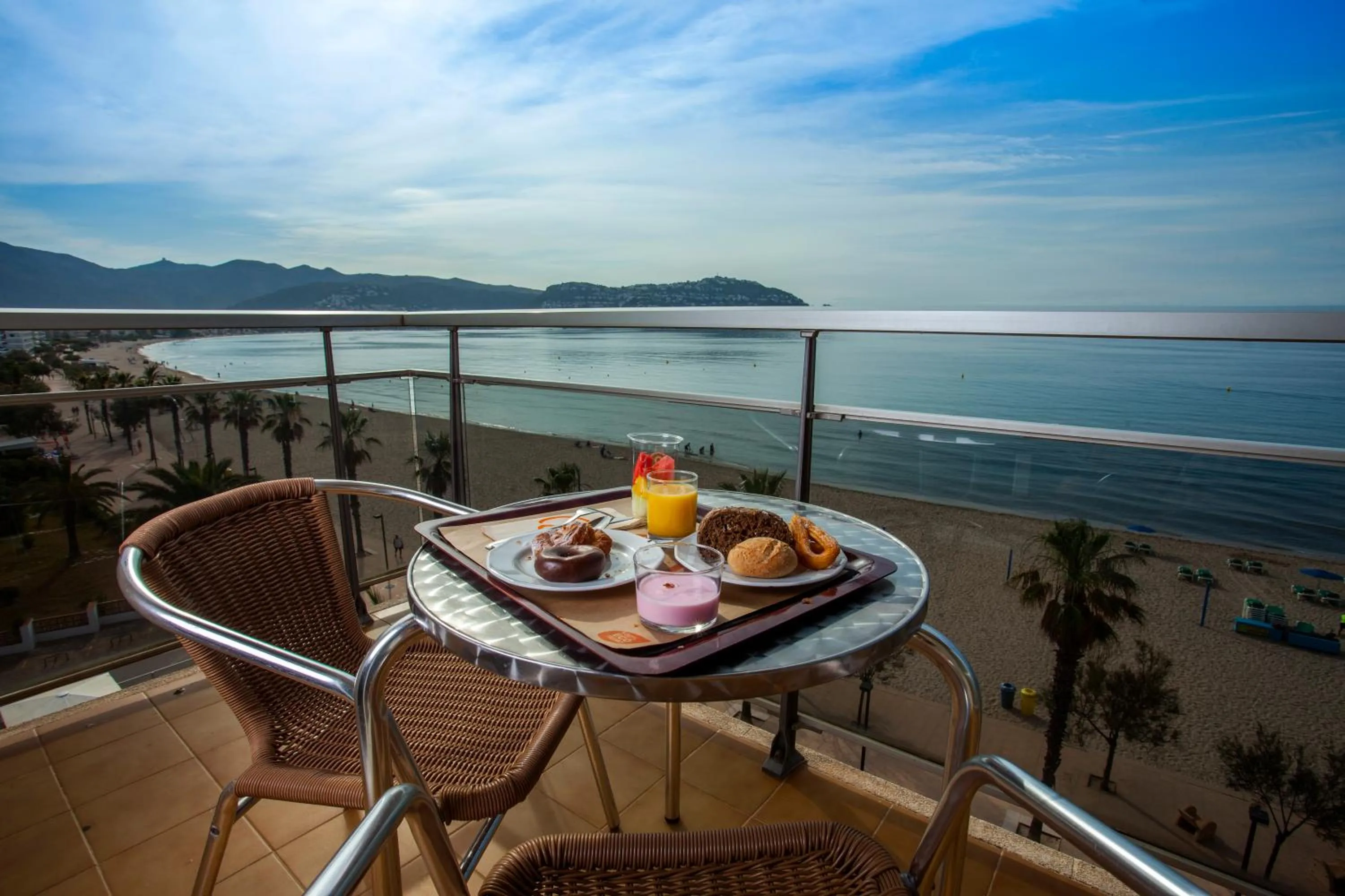 Day in Hotel Monterrey Roses by Pierre & Vacances