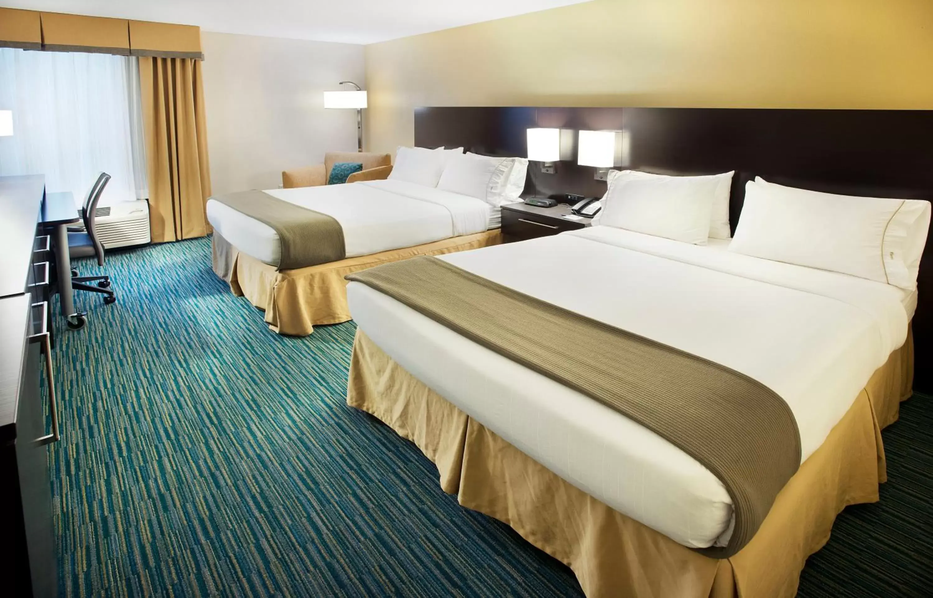 Photo of the whole room, Bed in Holiday Inn Express Nashville-Hendersonville, an IHG Hotel