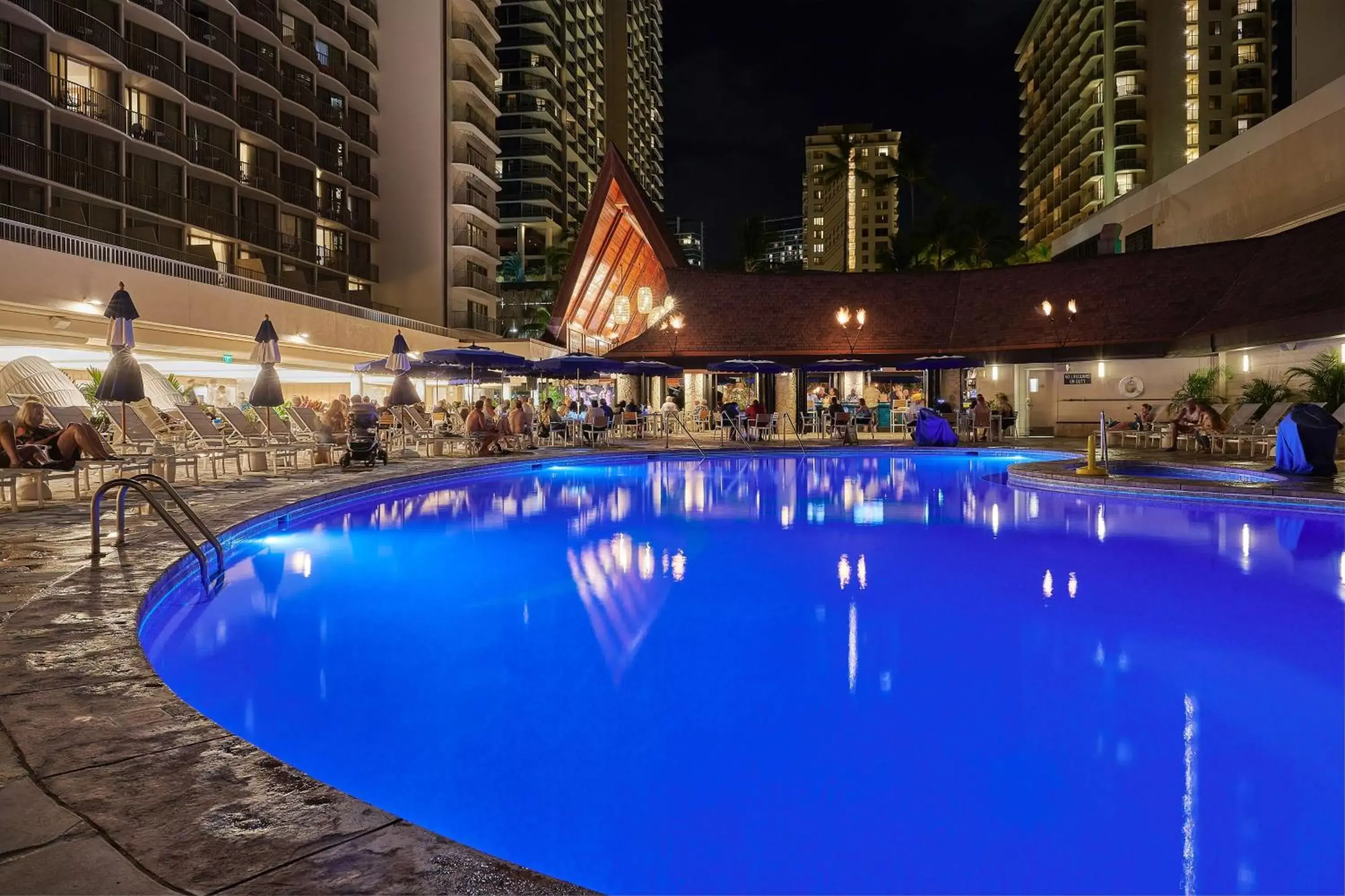Property building, Swimming Pool in OUTRIGGER Reef Waikiki Beach Resort