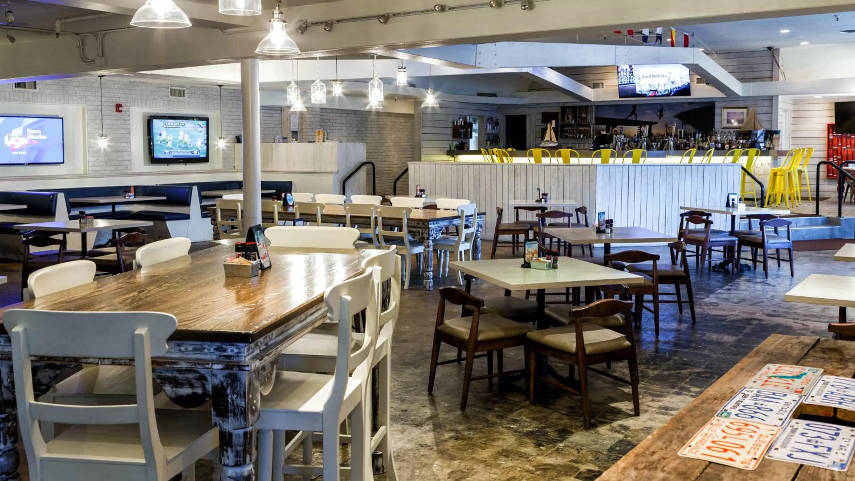 Restaurant/places to eat in Postcard Inn On The Beach