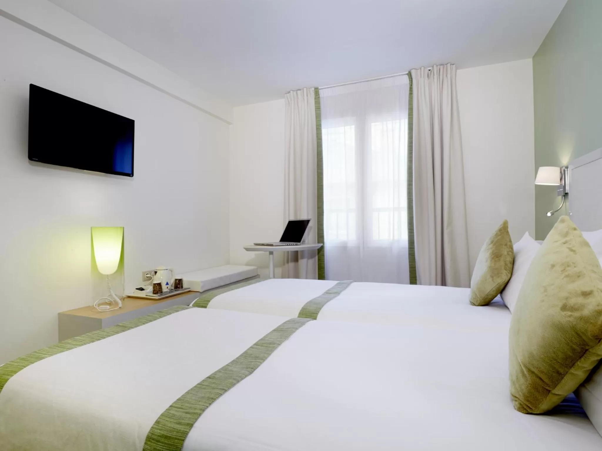 Twin Room in Kyriad Paris 18 - Porte de Clignancourt - Montmartre