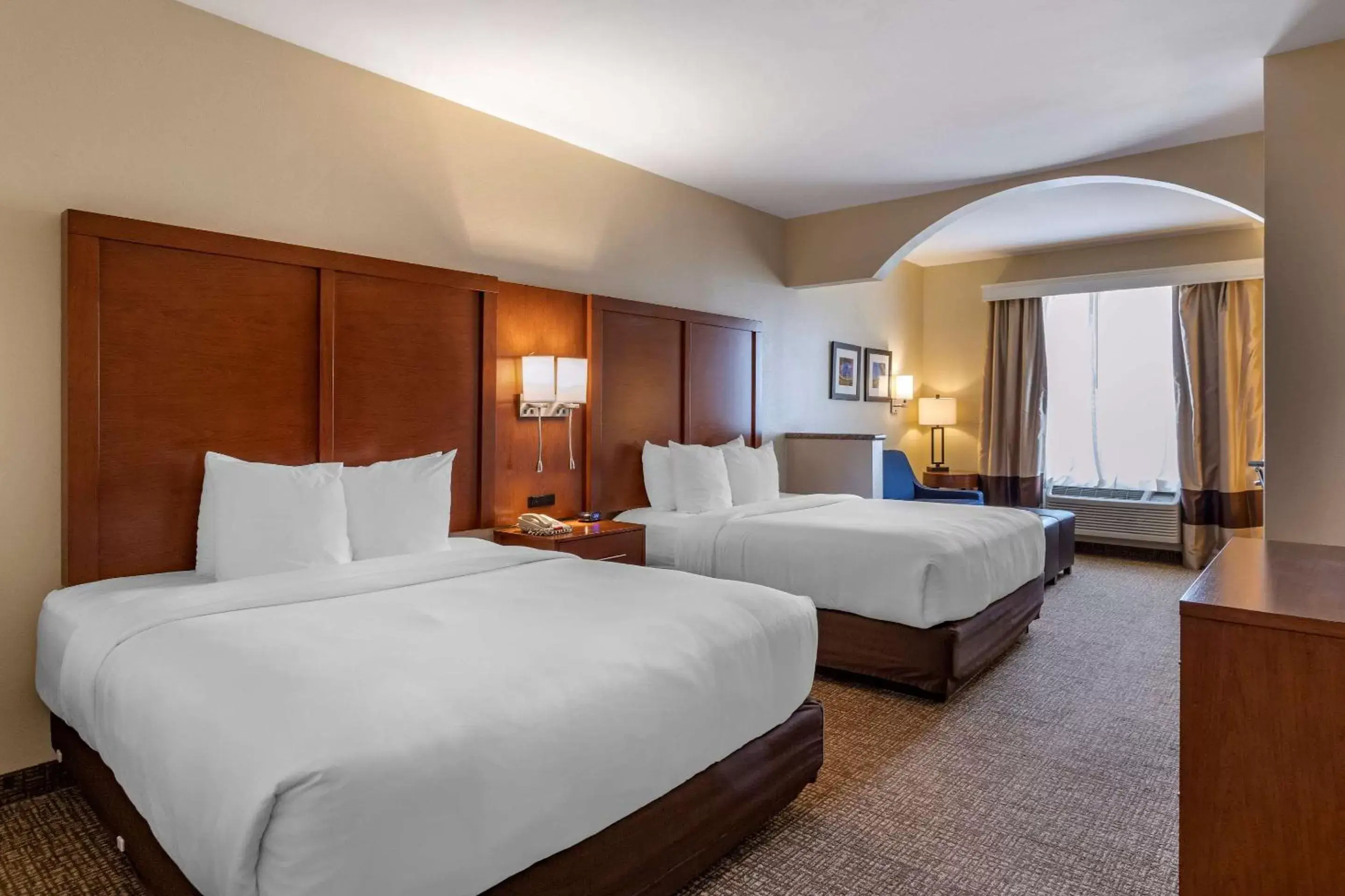 Bedroom, Bed in Comfort Suites near Texas Medical Center - NRG Stadium