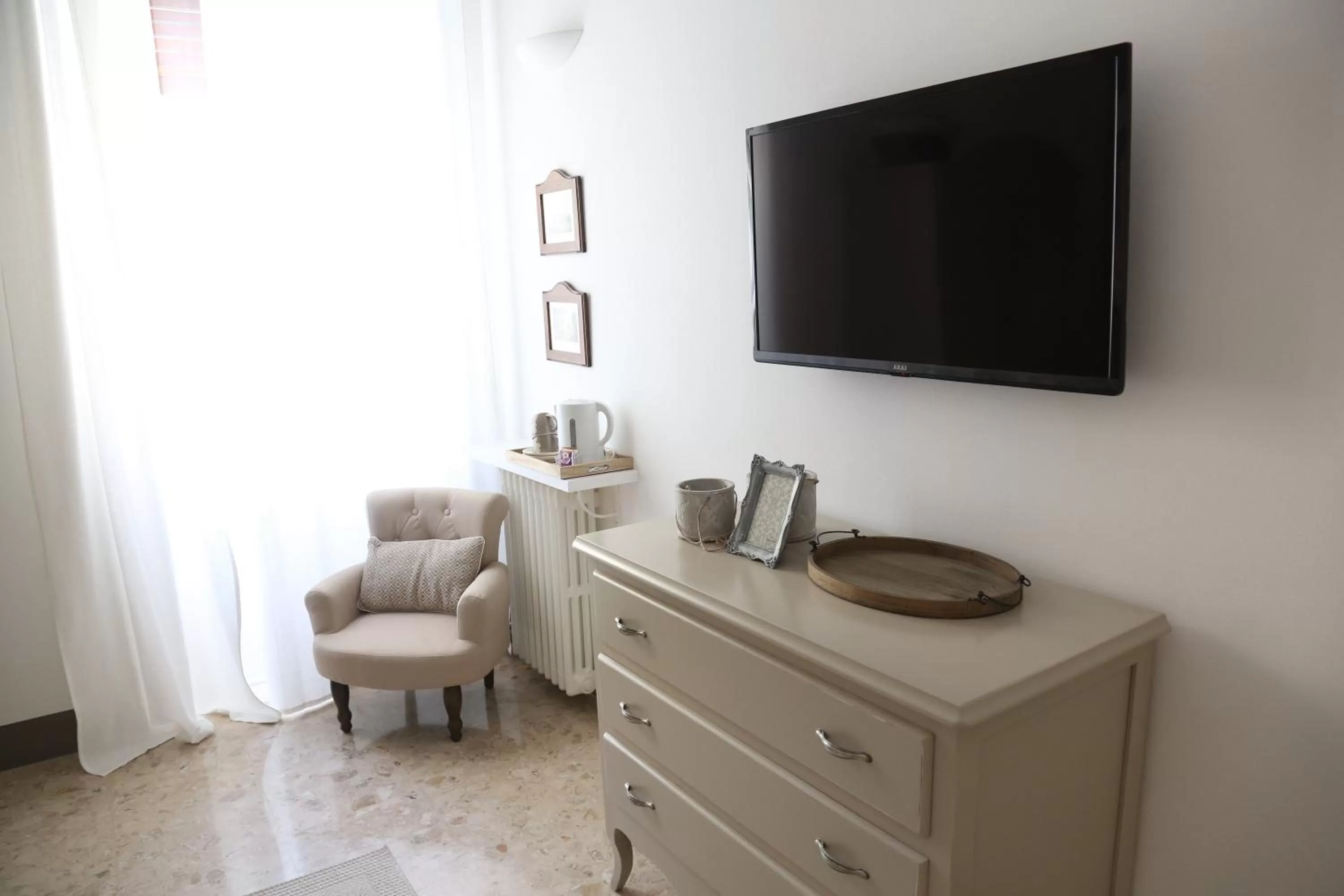 Photo of the whole room in Dimi House