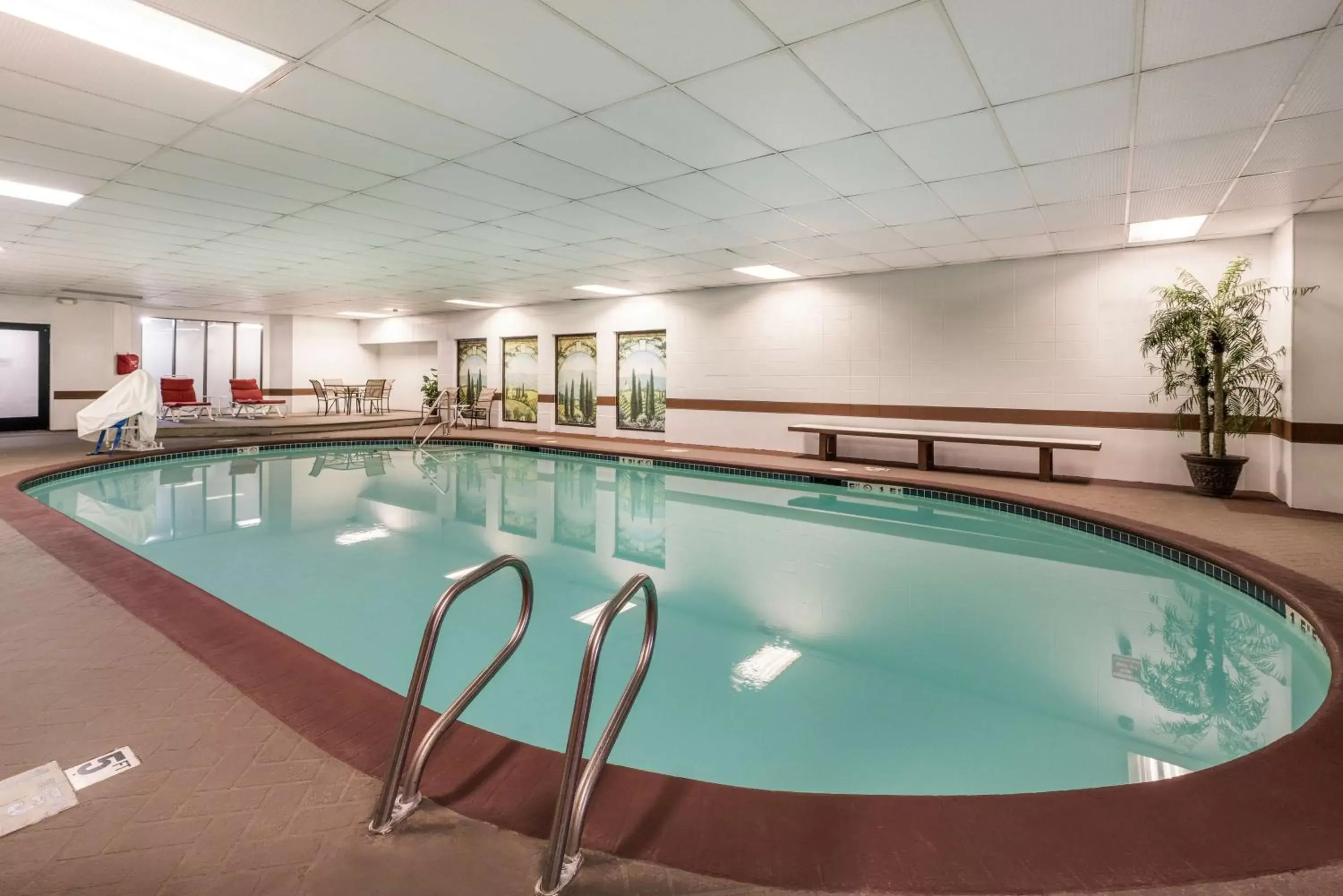 Pool view, Swimming Pool in SureStay Hotel by Best Western SeaTac Airport North