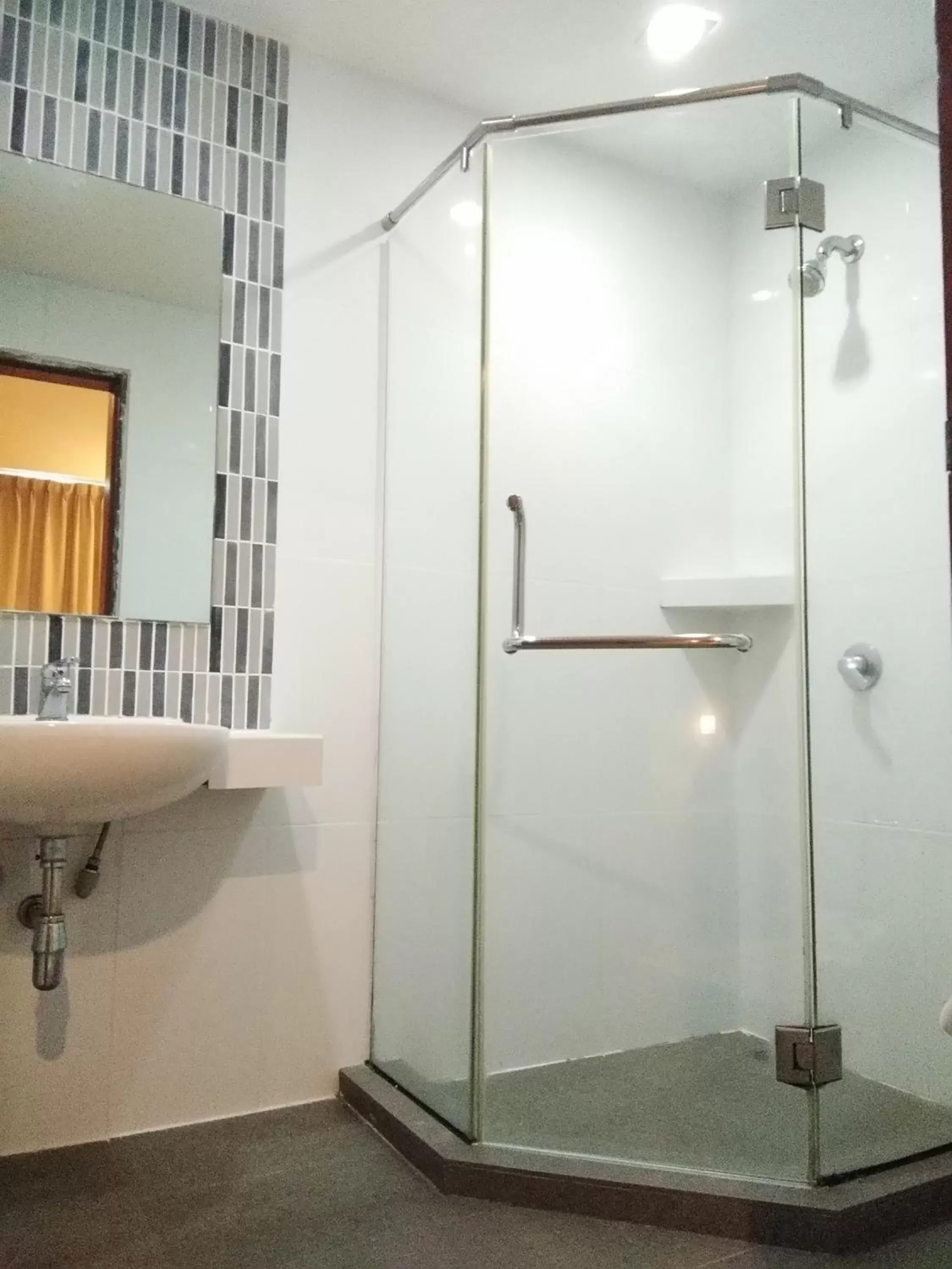 Shower, Bathroom in Kinabalu Daya Hotel