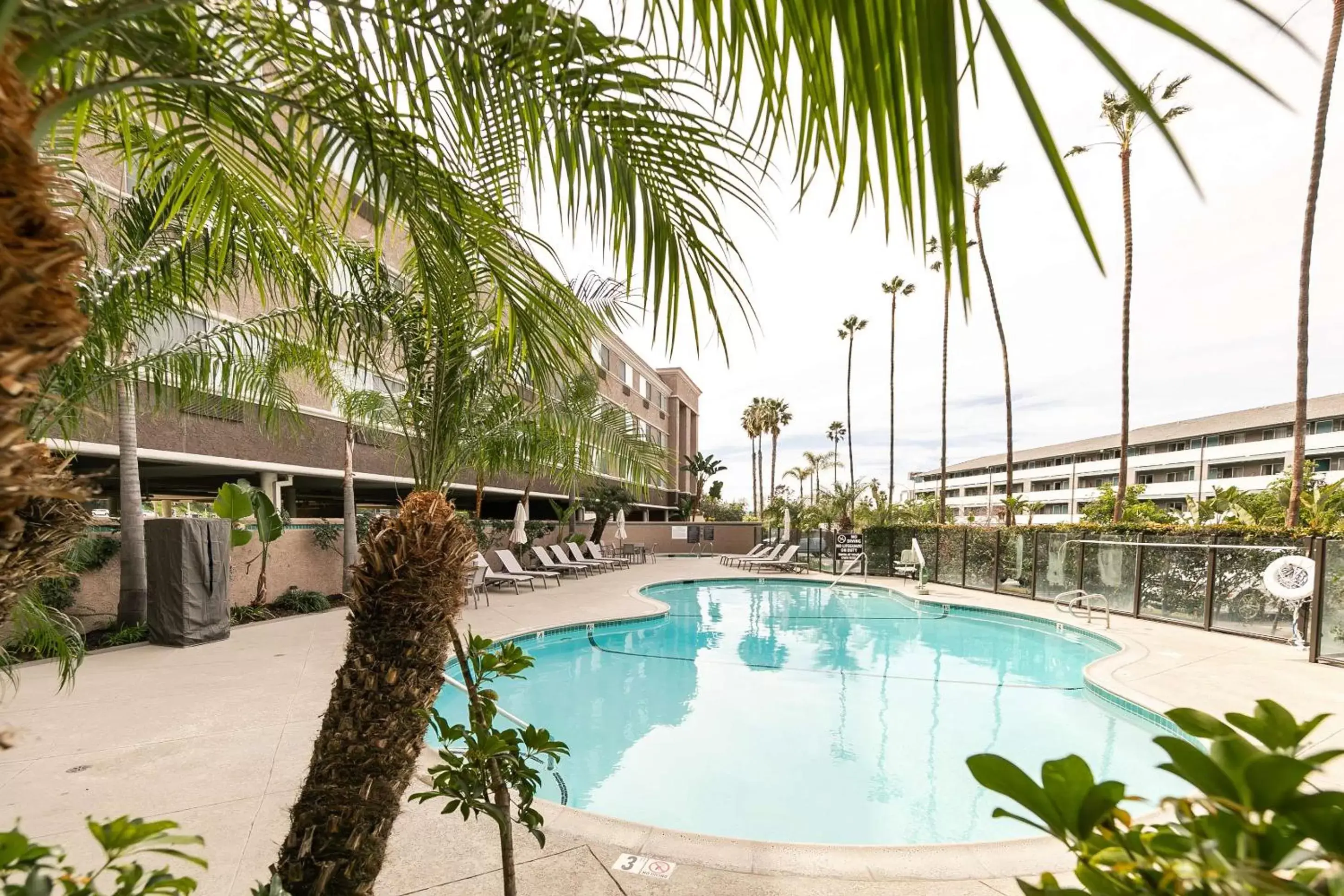 Pool view, Swimming Pool in Best Western Inn & Suites San Diego Zoo -SeaWorld Area