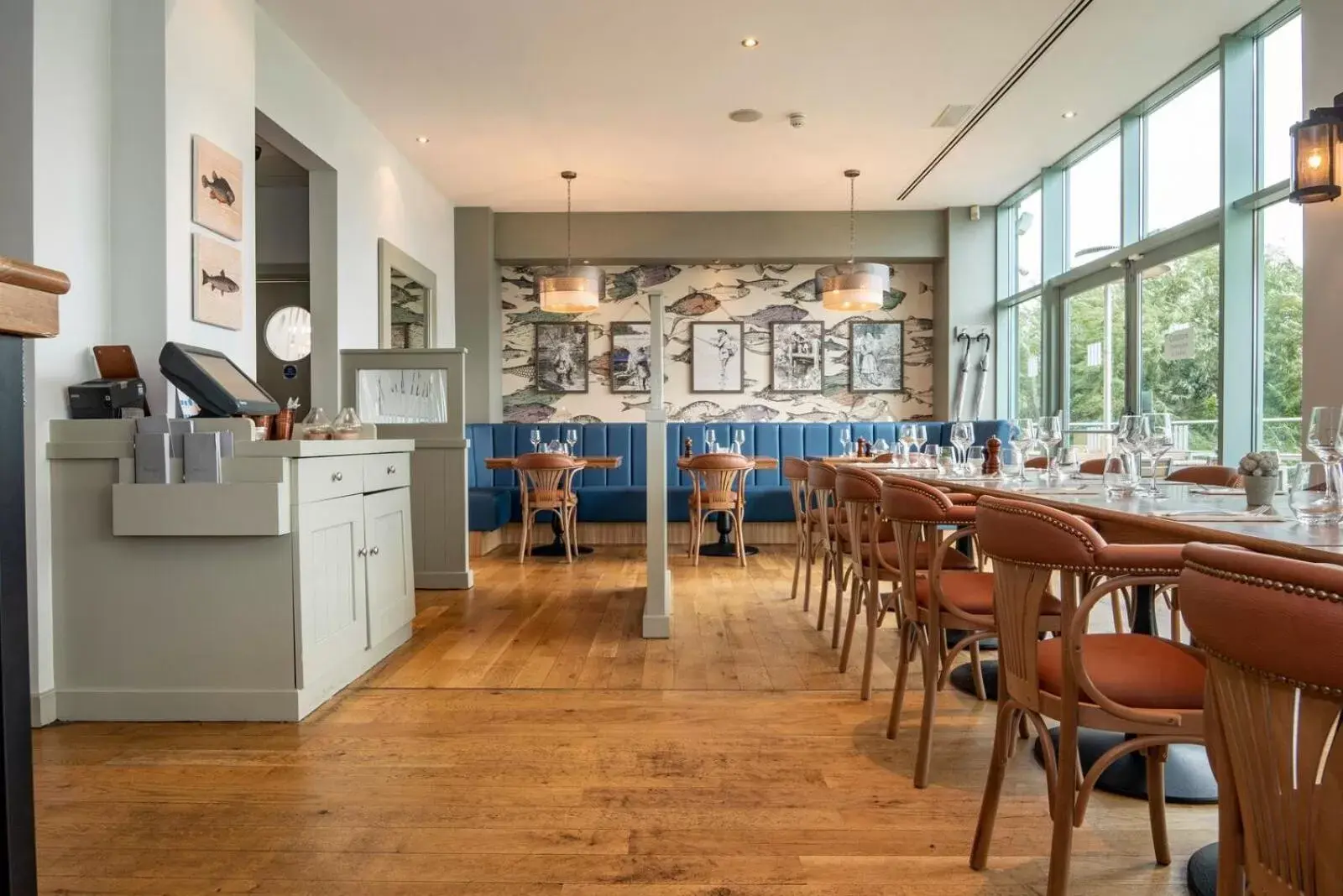 Lounge or bar, Restaurant/Places to Eat in De Vere Cotswold Water Park