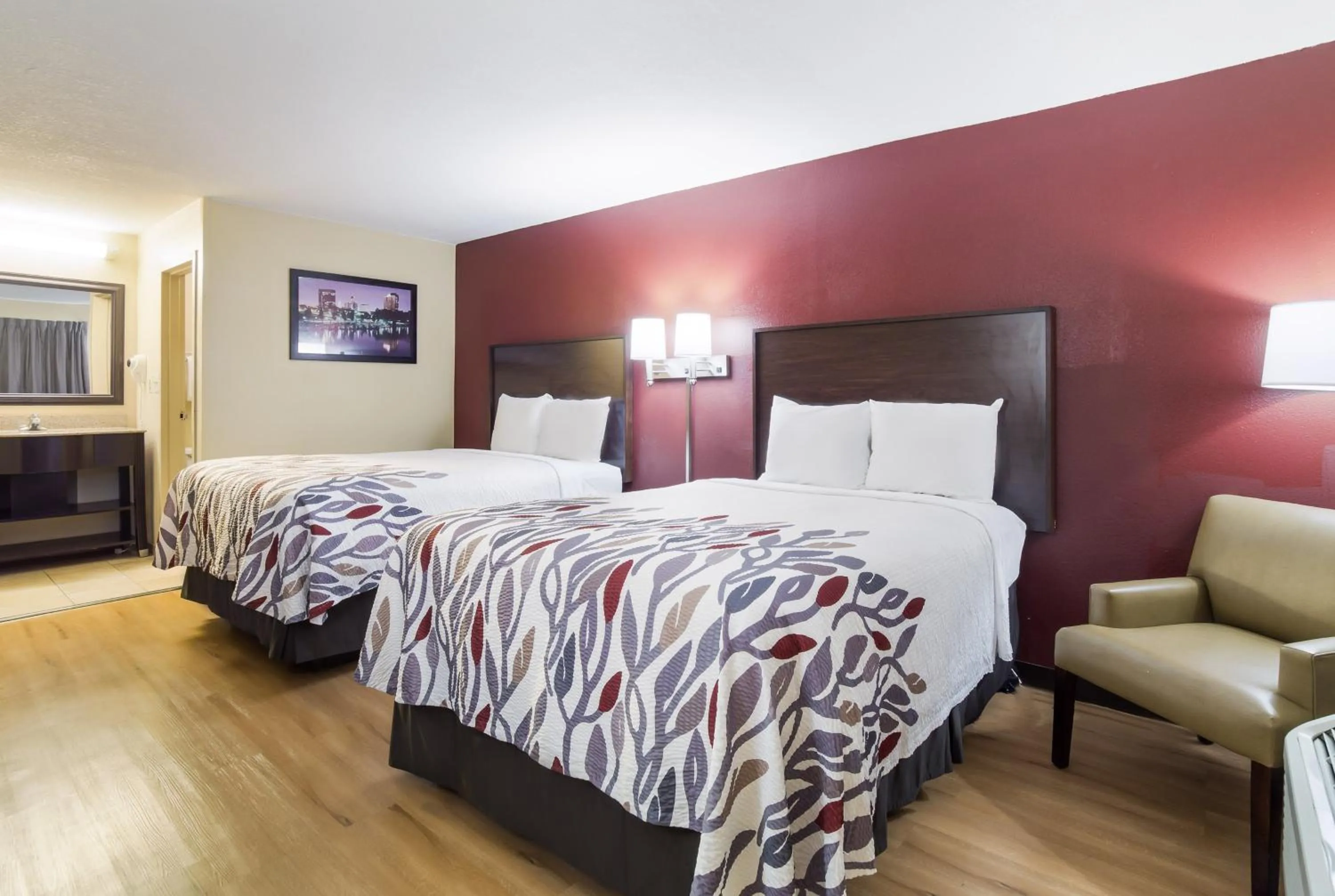 Photo of the whole room, Bed in Red Roof Inn Augusta – Washington Road