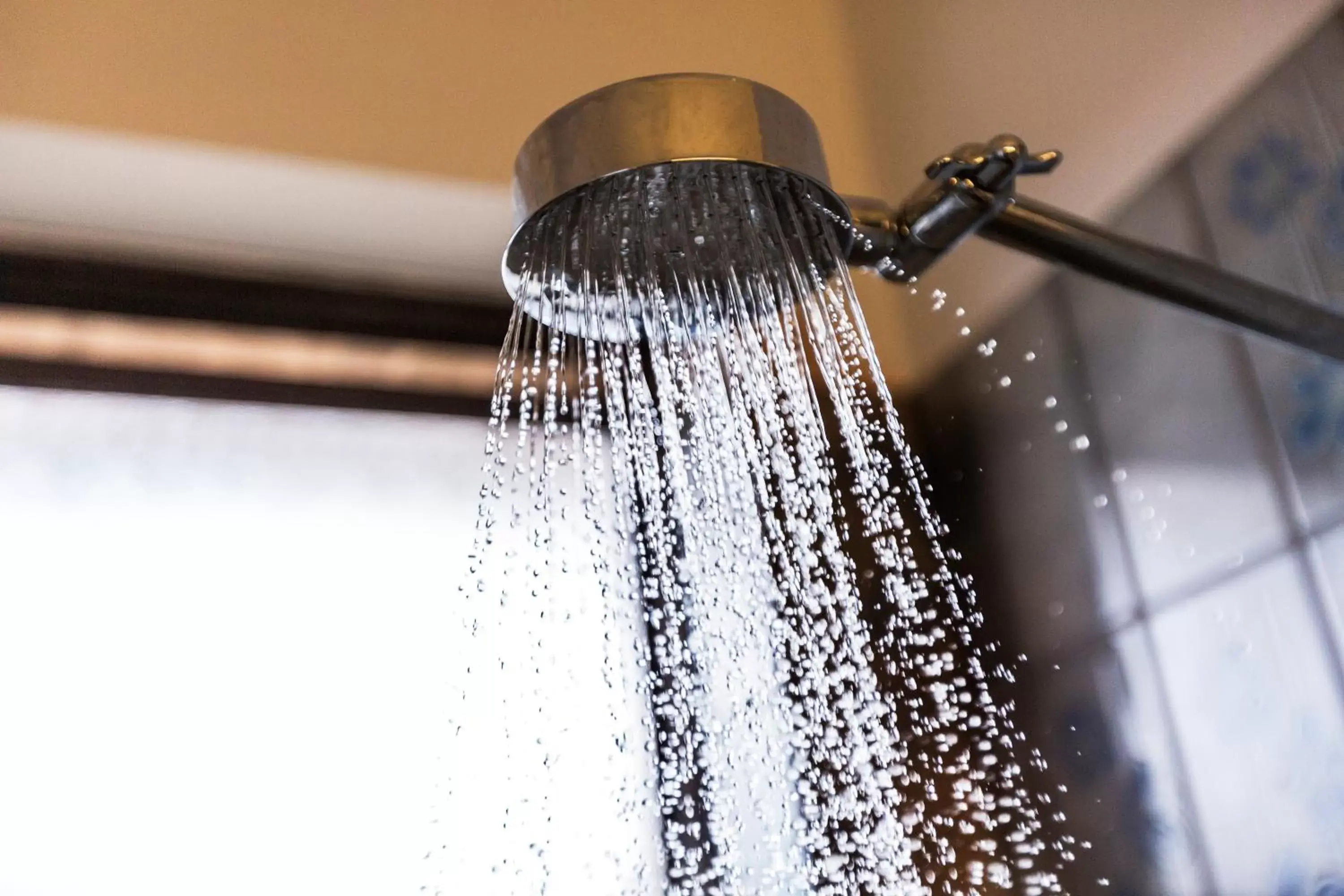 Shower, Bathroom in Boomerang Hotel