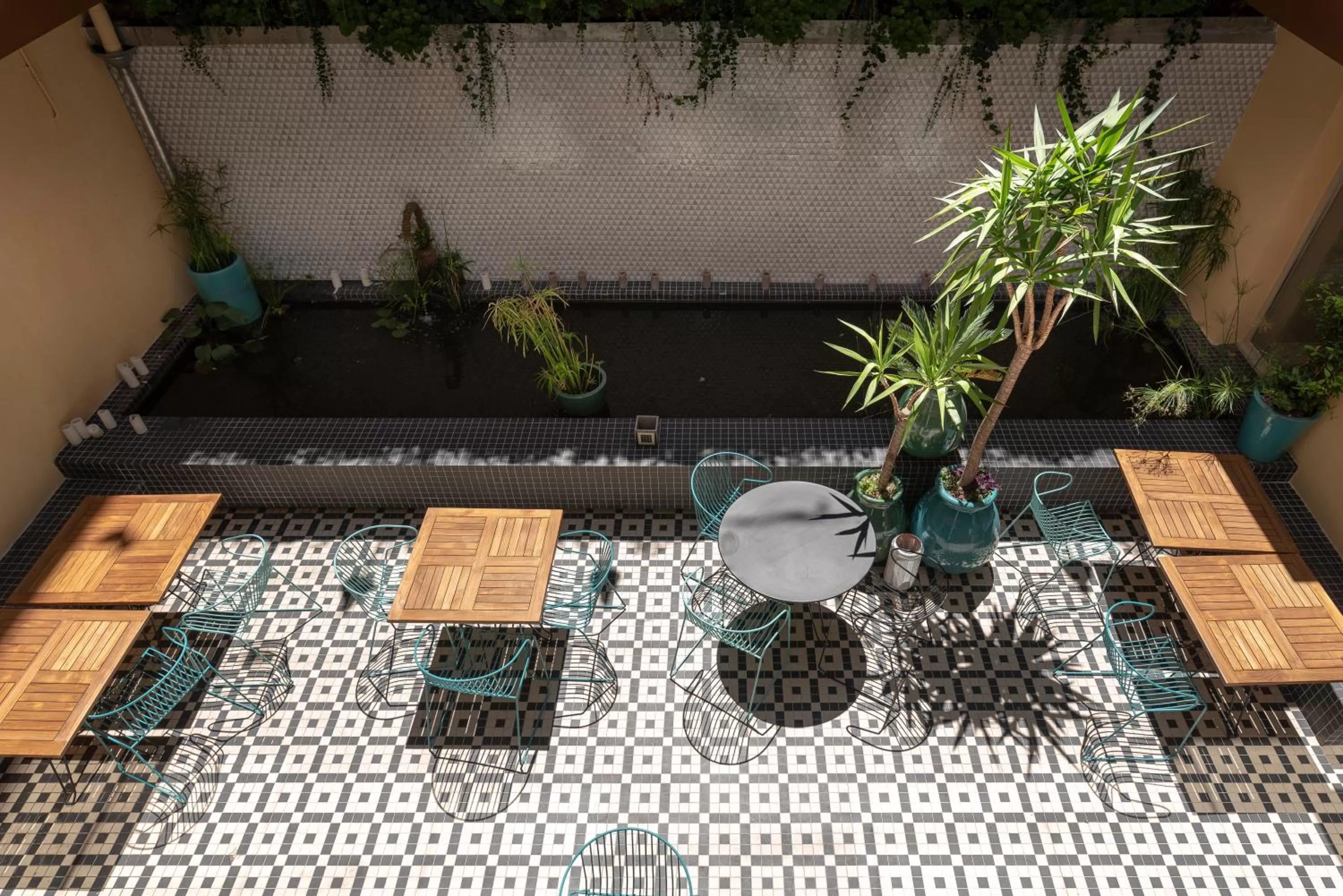 Patio in Best Western Plus Hôtel La Joliette