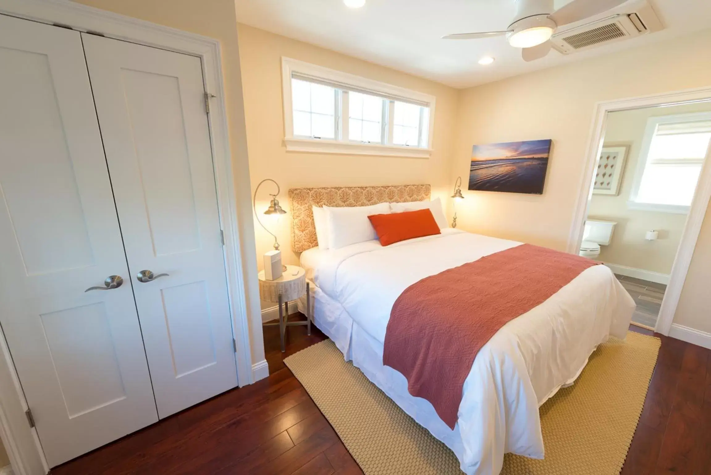 Photo of the whole room, Bed in The East Island Reserve Hotel