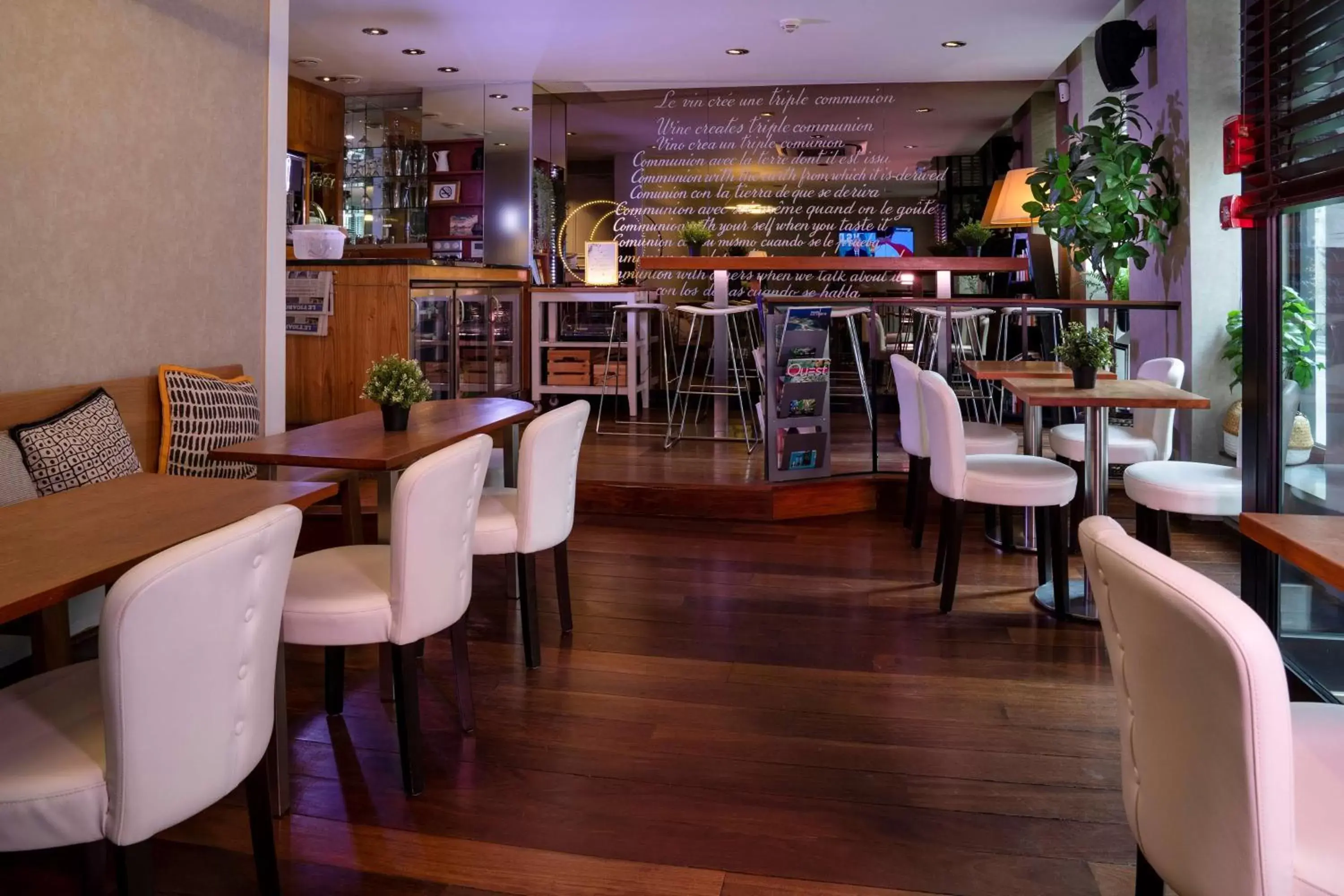 Breakfast, Lounge/Bar in Best Western Aramis Saint Germain