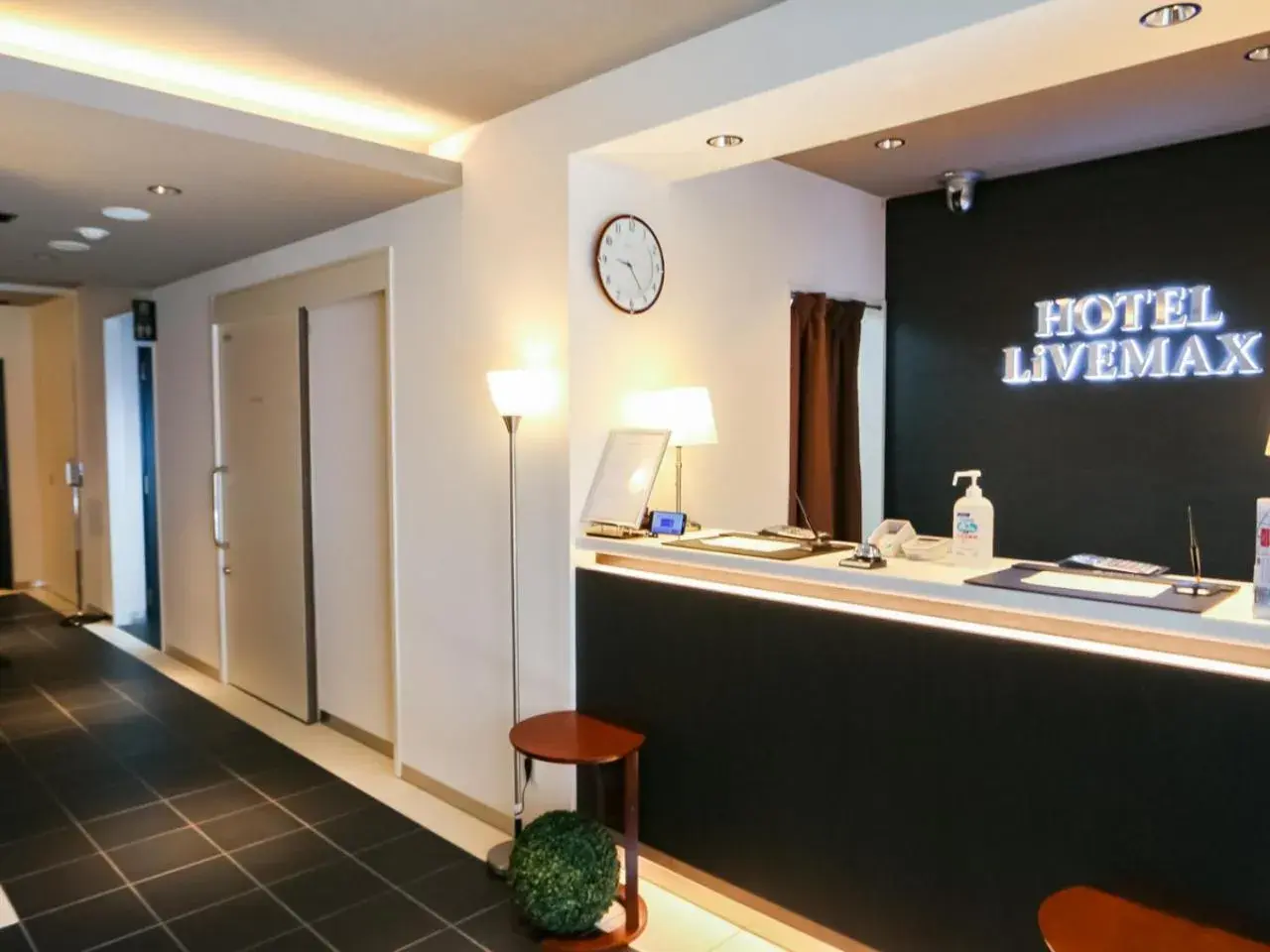 Lobby or reception in HOTEL LiVEMAX Akabane-Ekimae