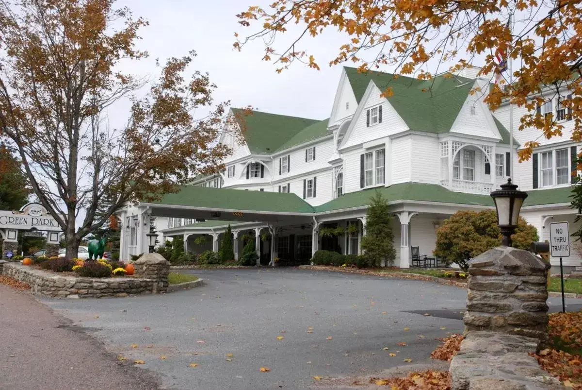 Property Building in Green Park Inn