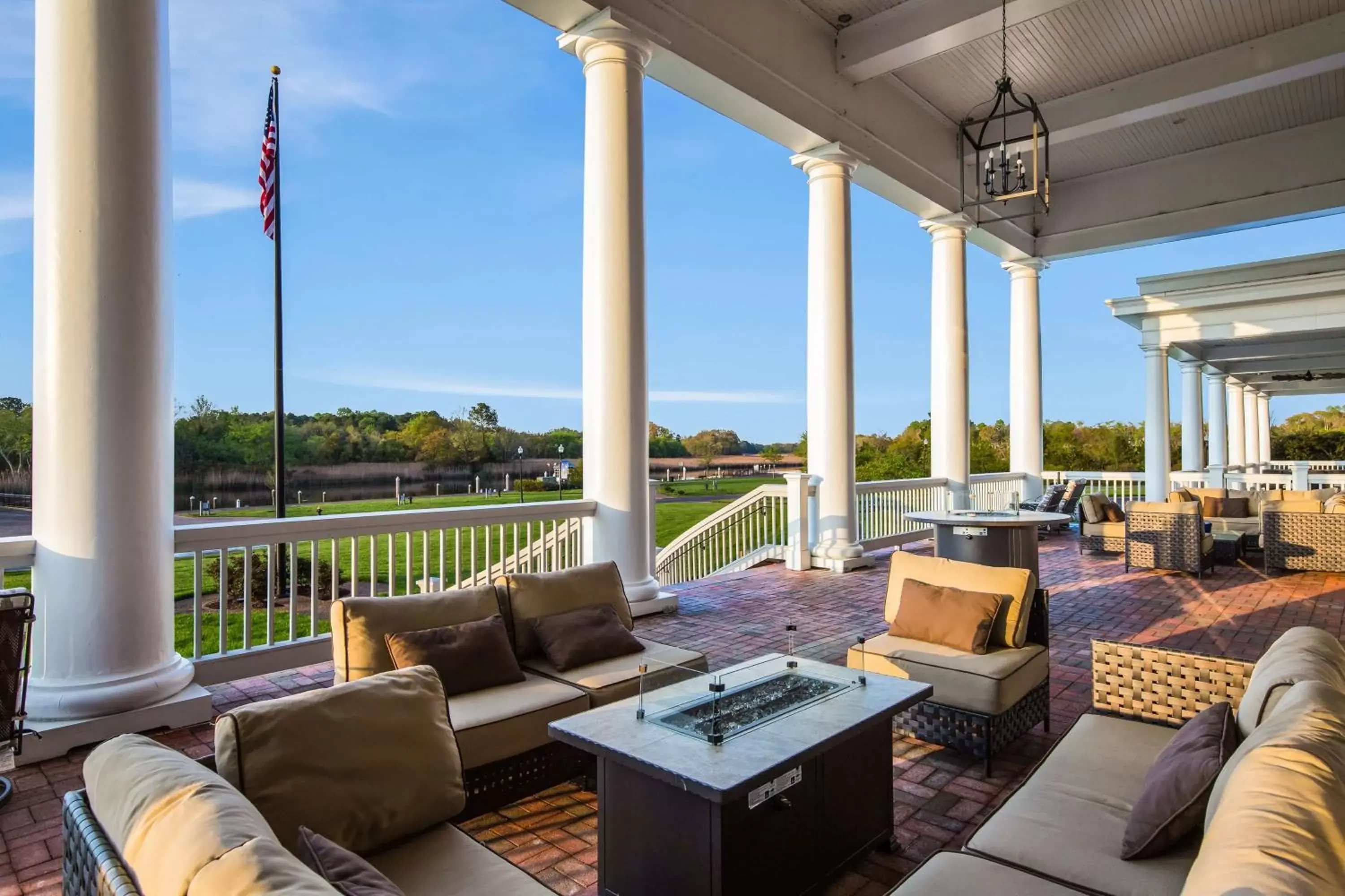 Patio in Hilton Garden Inn Suffolk Riverfront