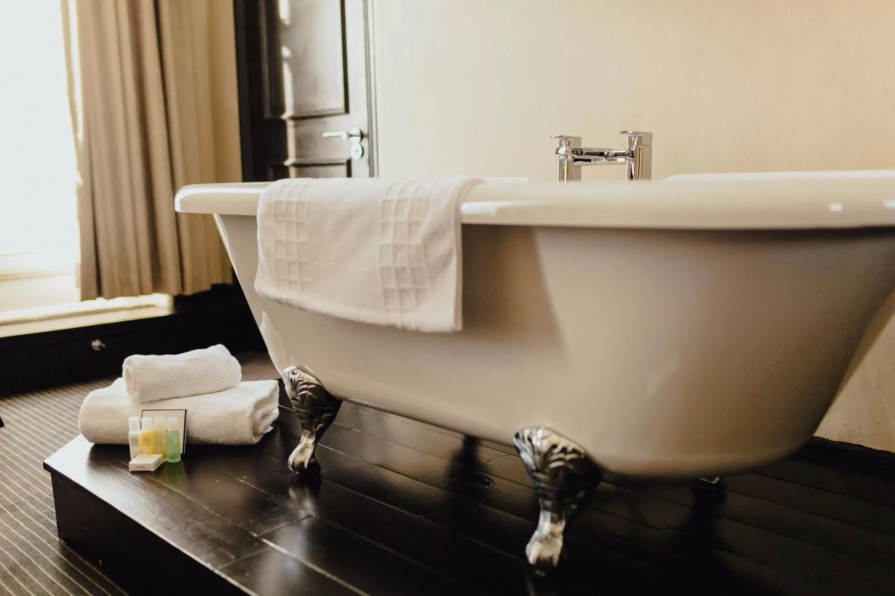 Hot Tub, Bathroom in Great Victoria Hotel