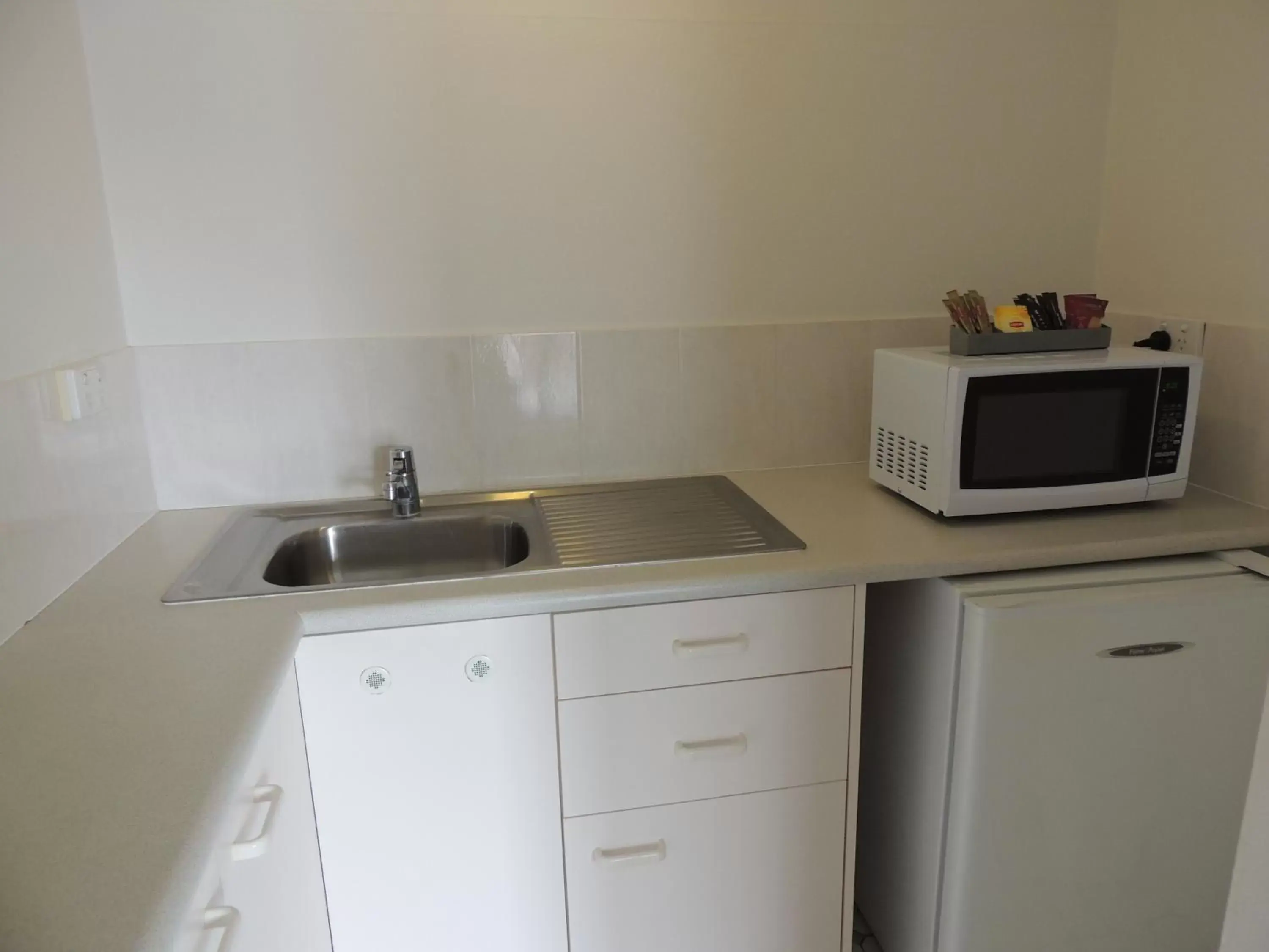 Kitchen or kitchenette, Kitchen/Kitchenette in Comfort Inn Premier