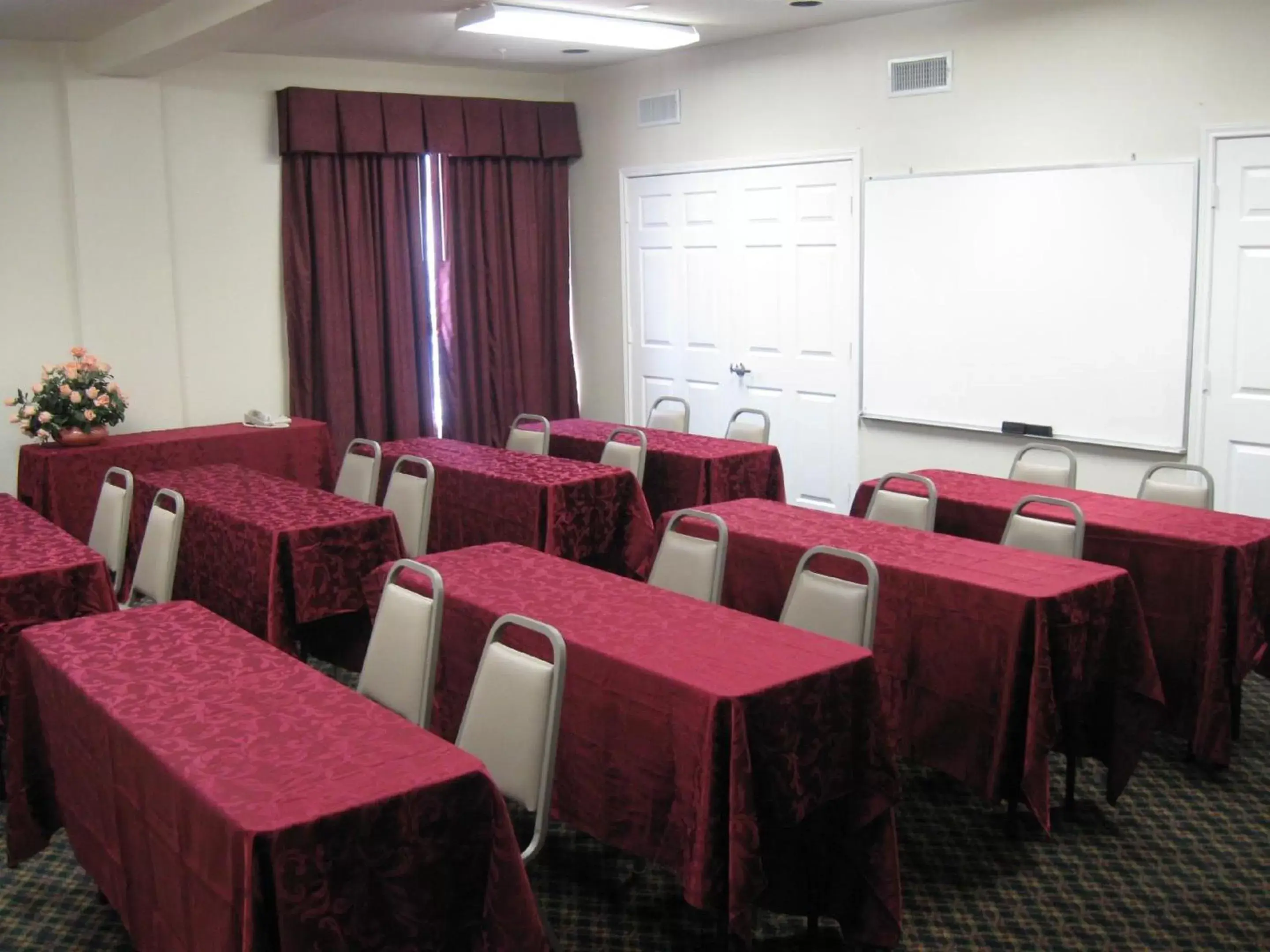Meeting/conference room in Best Western Northwest Inn