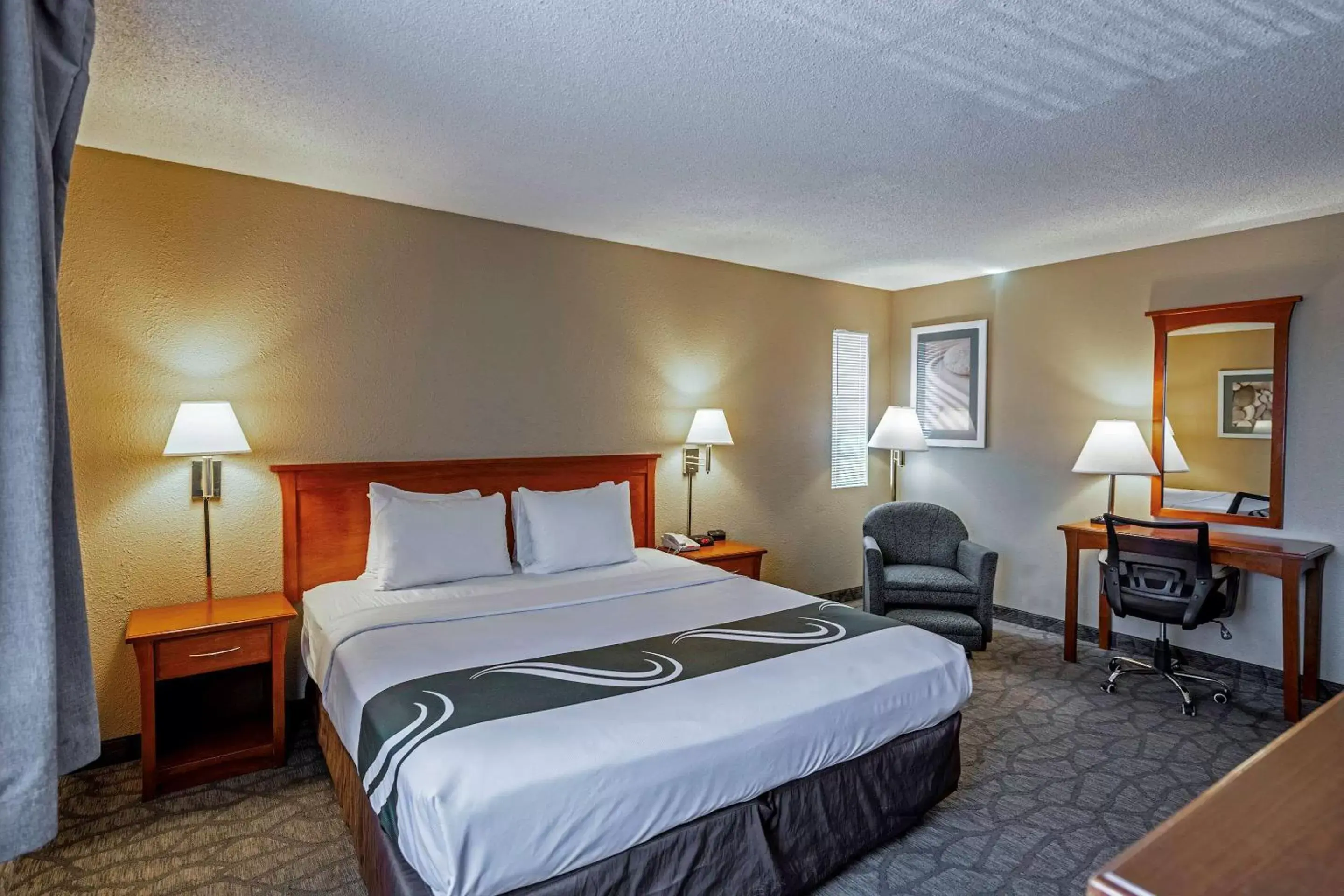 Photo of the whole room, Bed in The Yosemite Inn