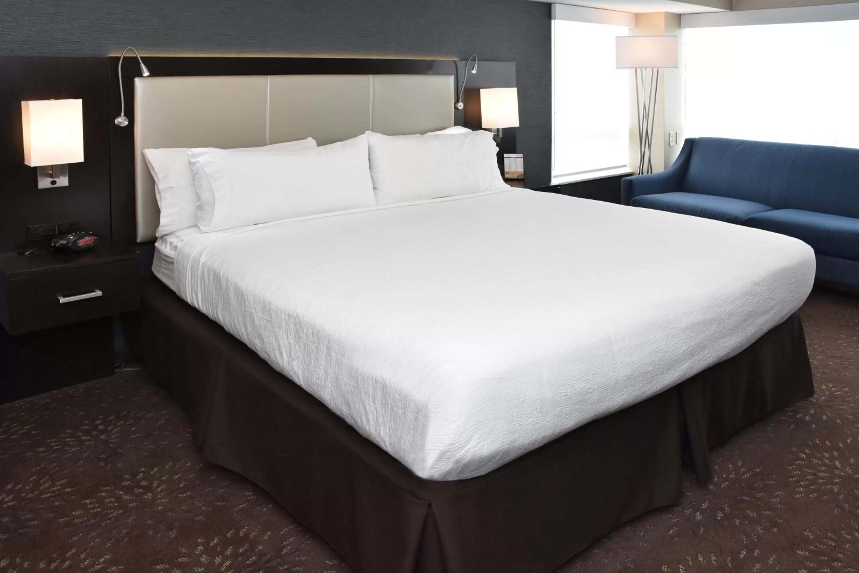 Photo of the whole room, Bed in Holiday Inn Canton-Belden Village by IHG